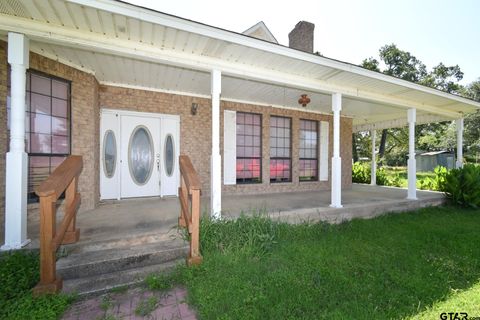 A home in Grand Saline