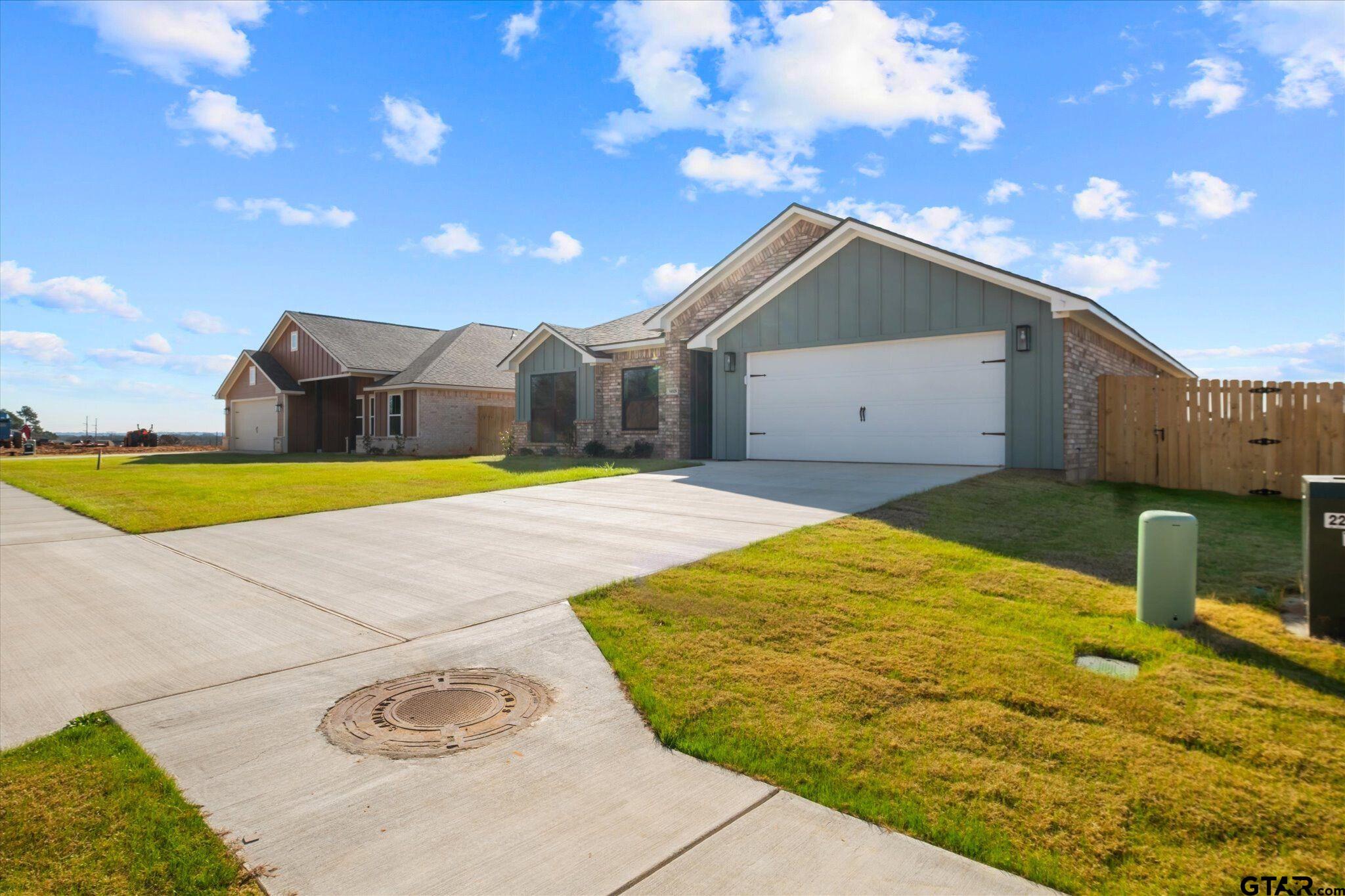 16529 Crossing Circle