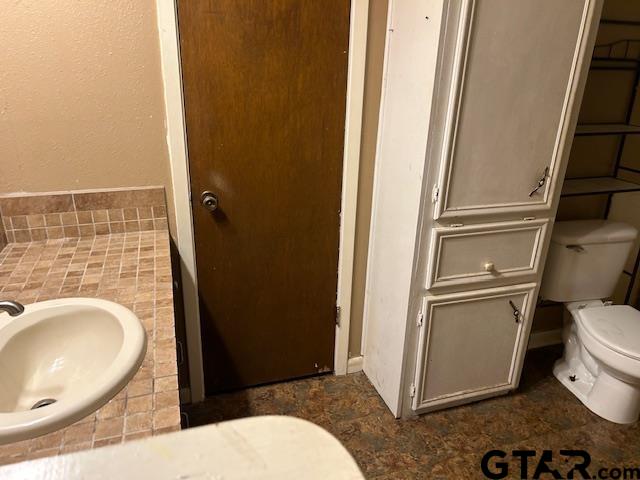 Jacksonville, Texas 75766, United States, 3 Bedrooms Bedrooms, ,2 BathroomsBathrooms,Residential,Pending,48310