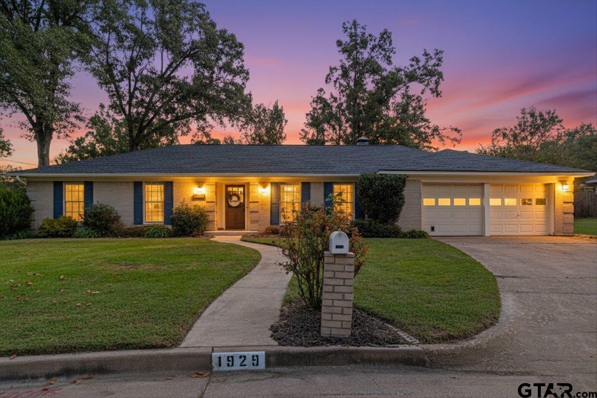 1929 Oakhurst Cir.