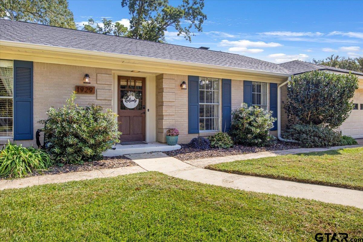 1929 Oakhurst Cir.
