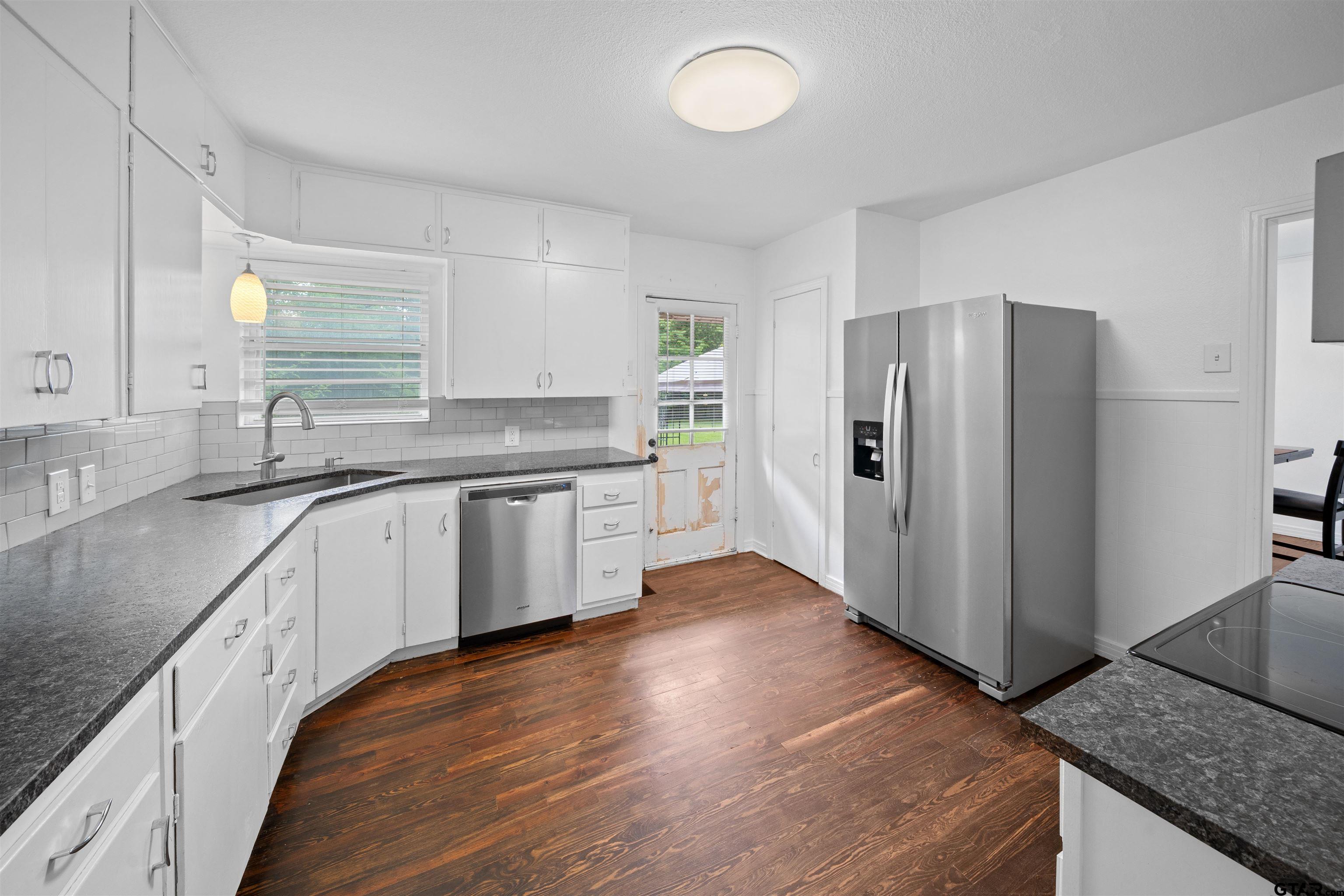 2717 Crestview