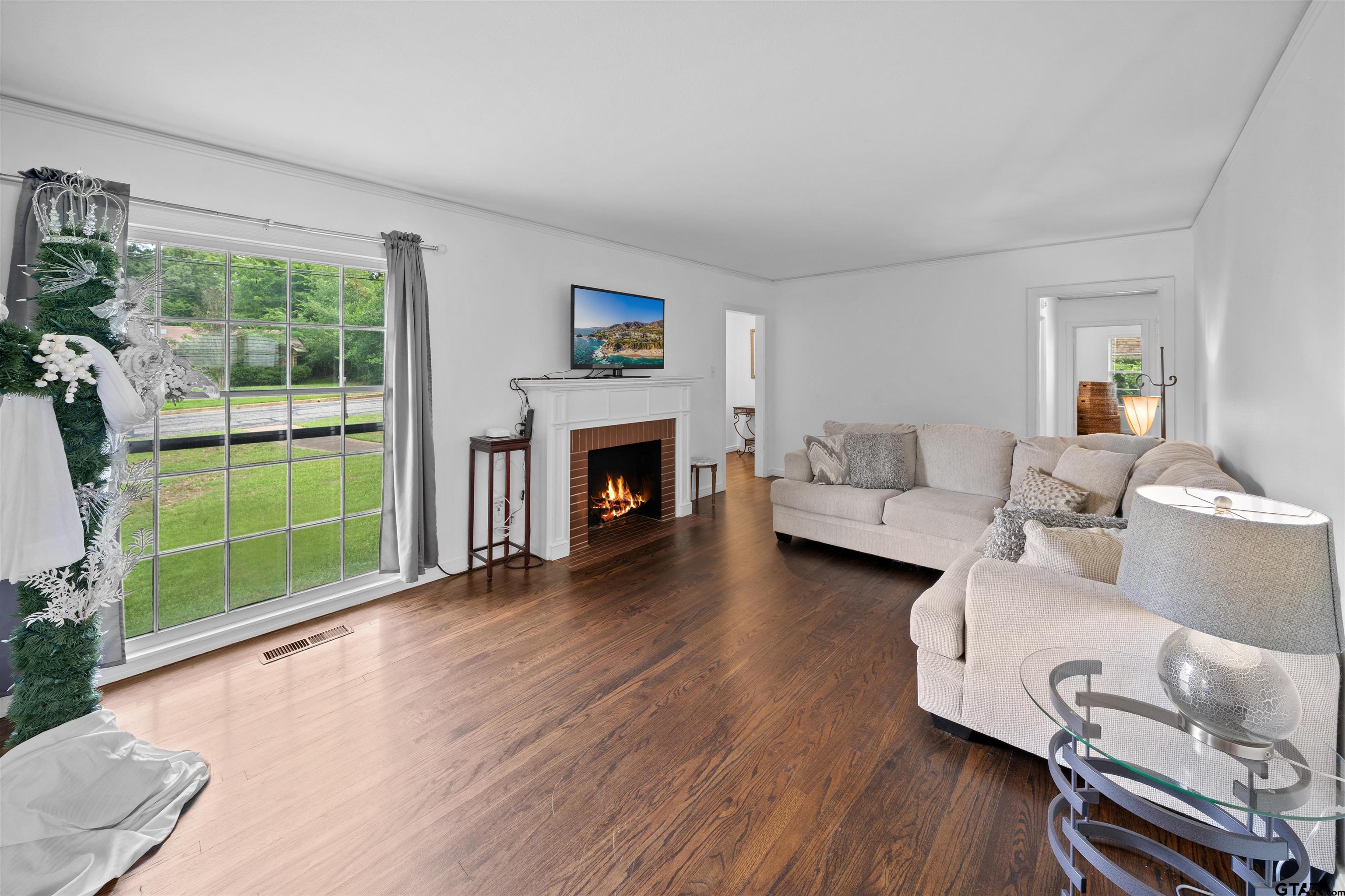 2717 Crestview
