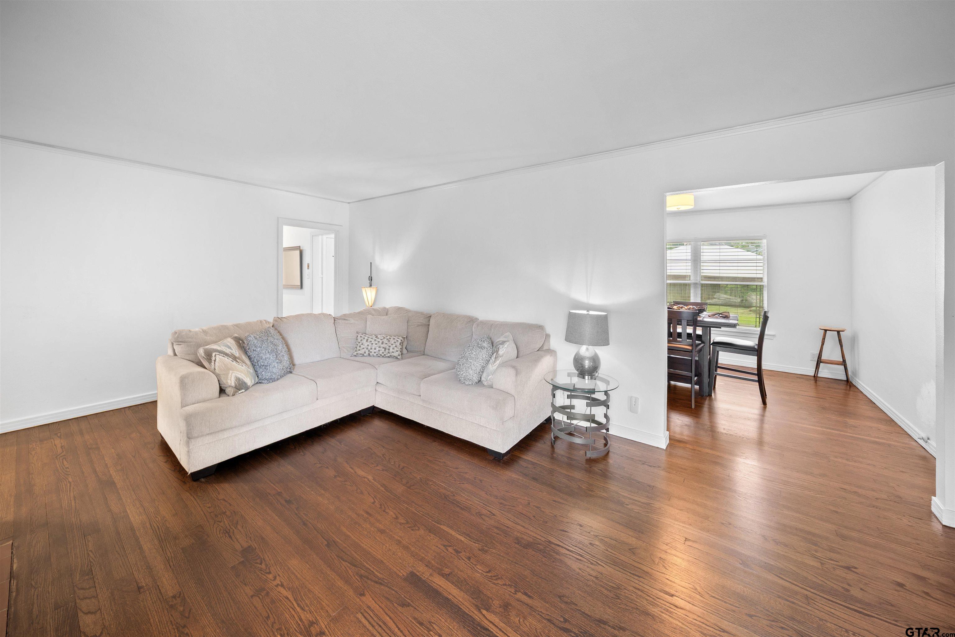 2717 Crestview