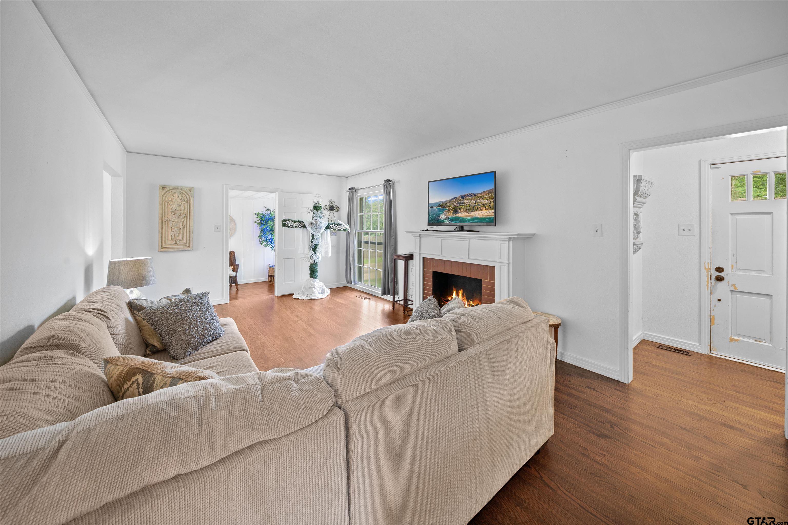 2717 Crestview