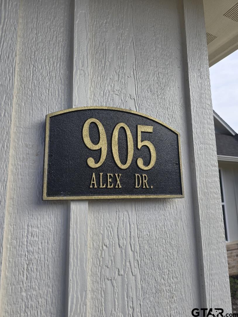 905 Alex Dr
