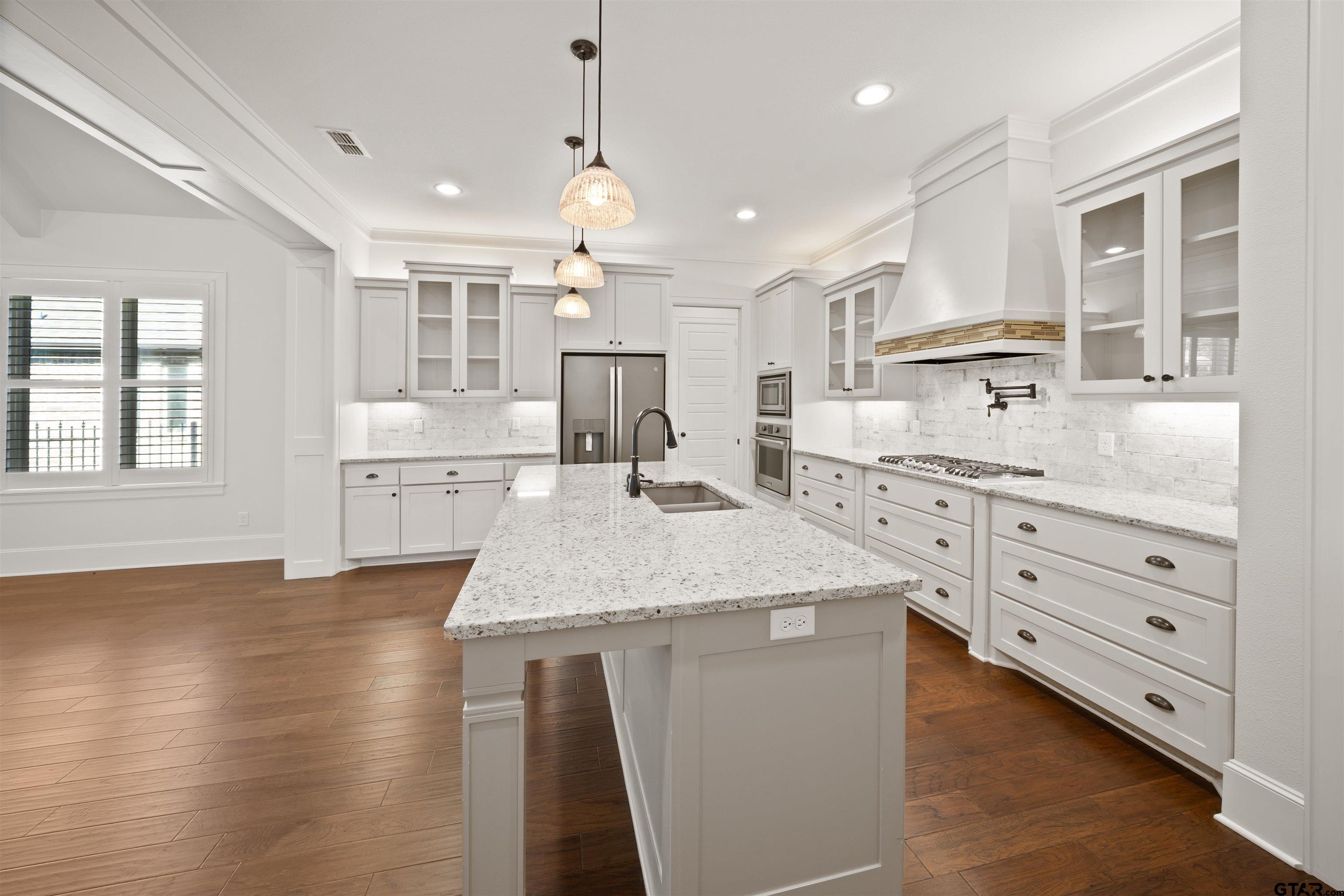 7384 Lake Pointe Cv