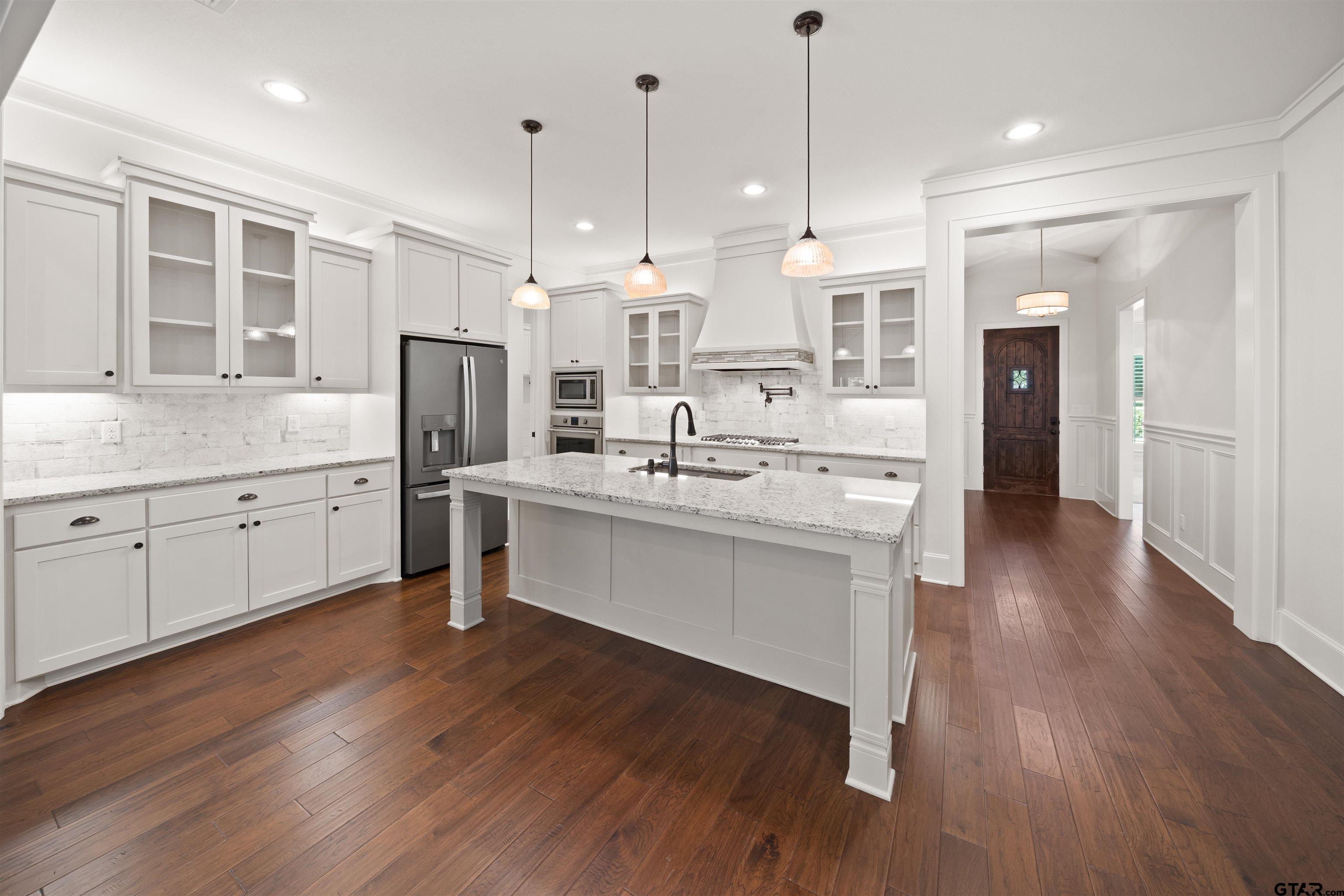 7384 Lake Pointe Cv