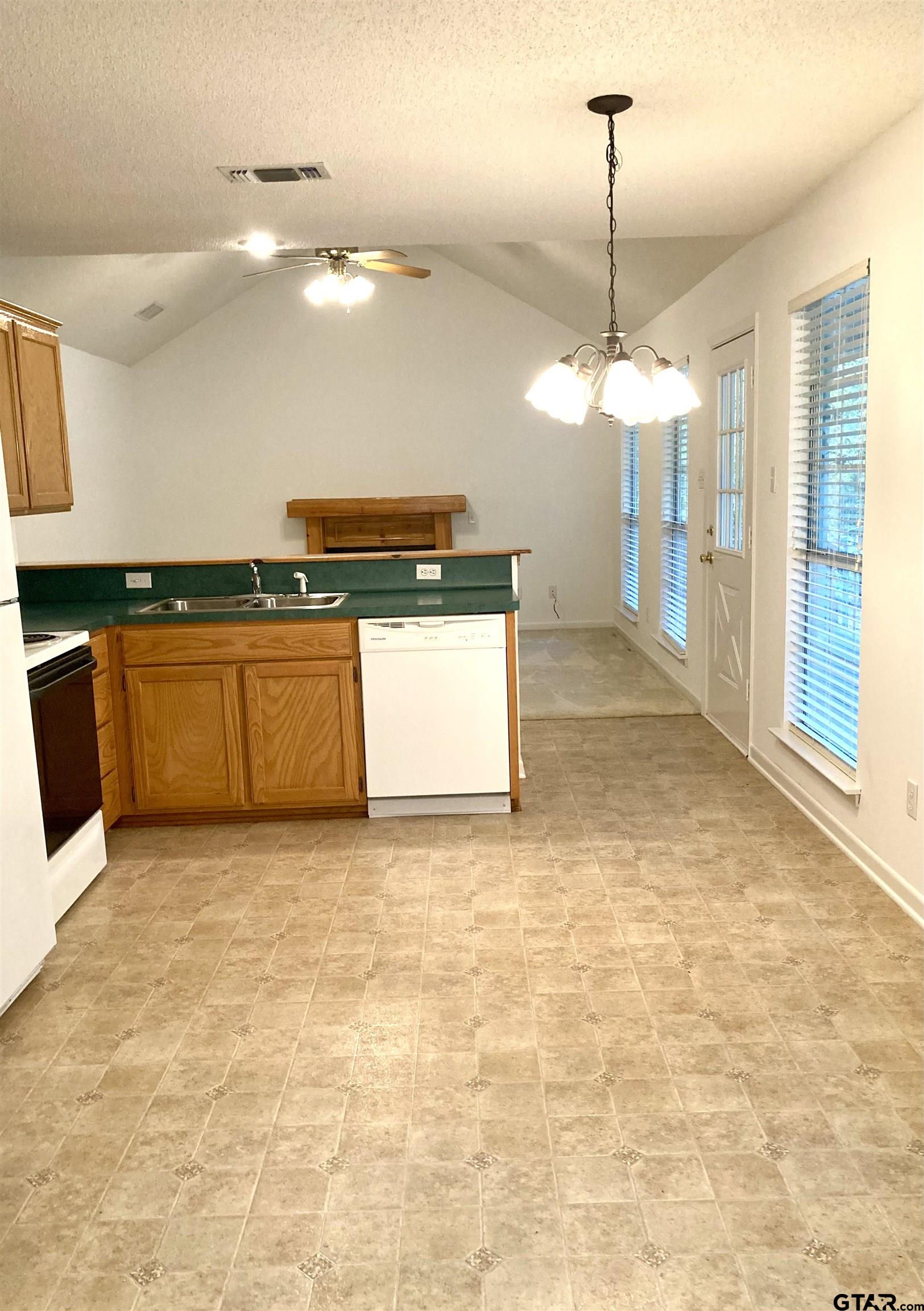 2682 Holly Trail East