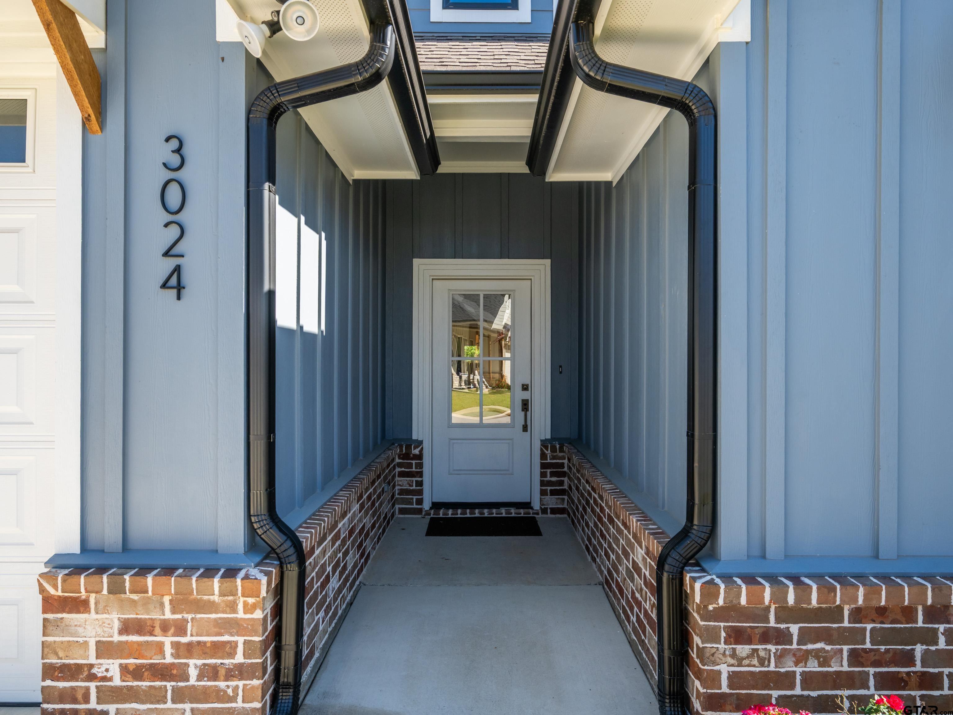 3024 Royal Garden Road