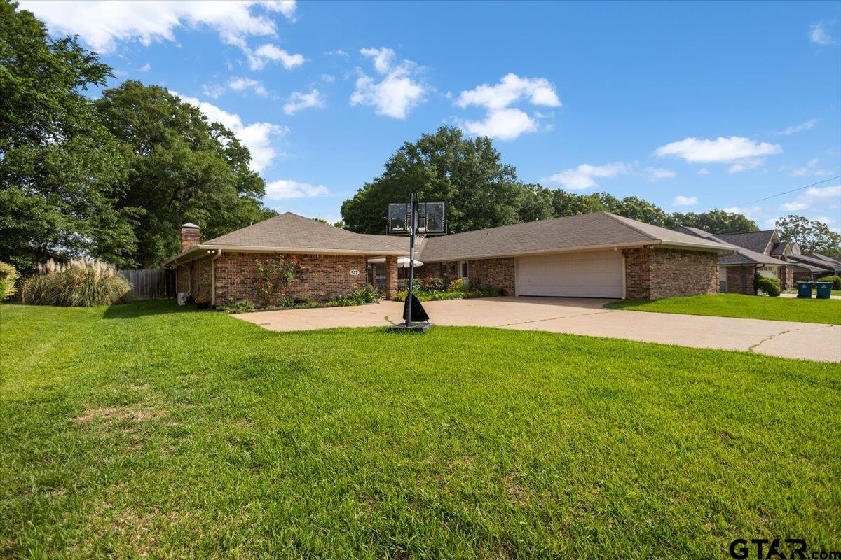 517 Charmwood Dr