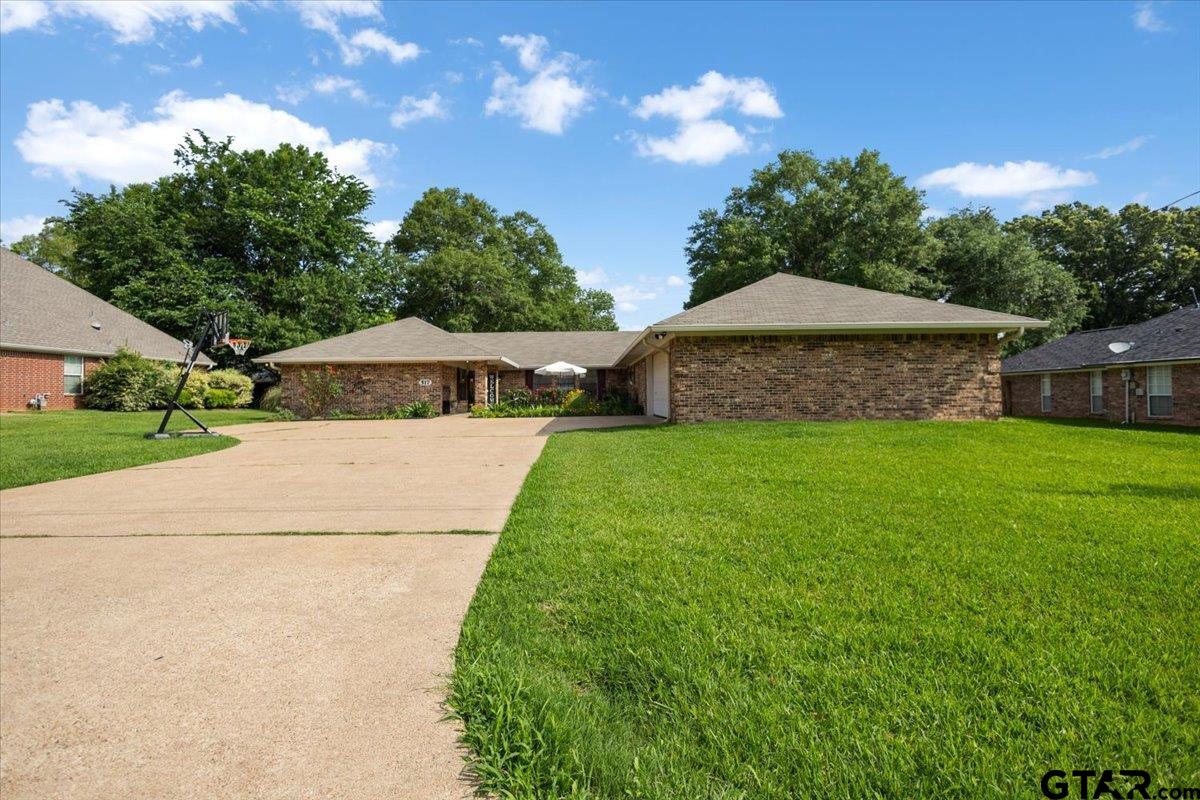 517 Charmwood Dr