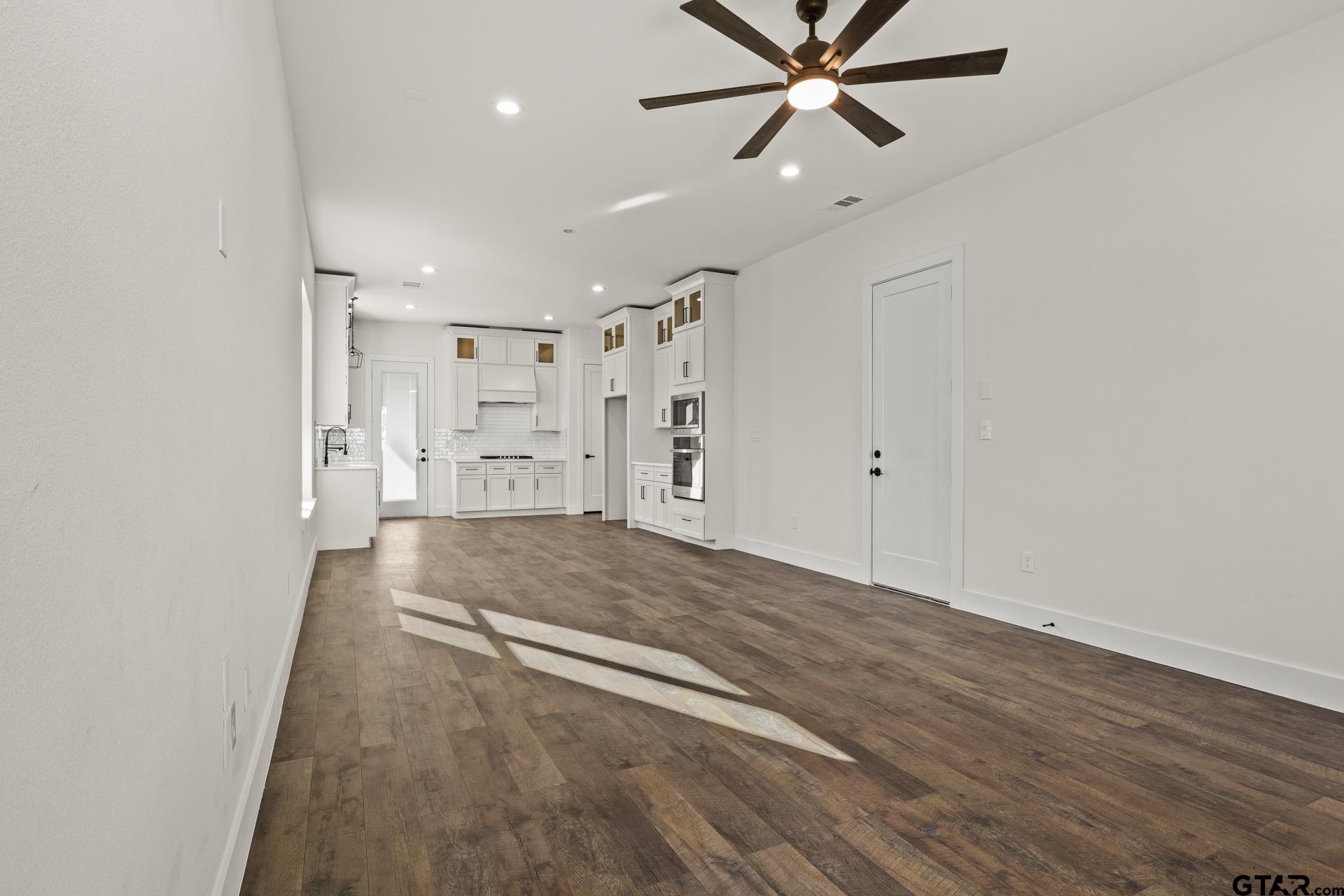 2701 Stone Hedge