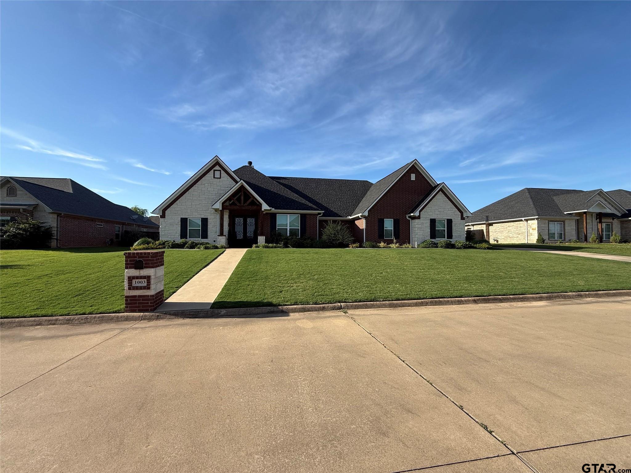 1003 Stone Bridge St