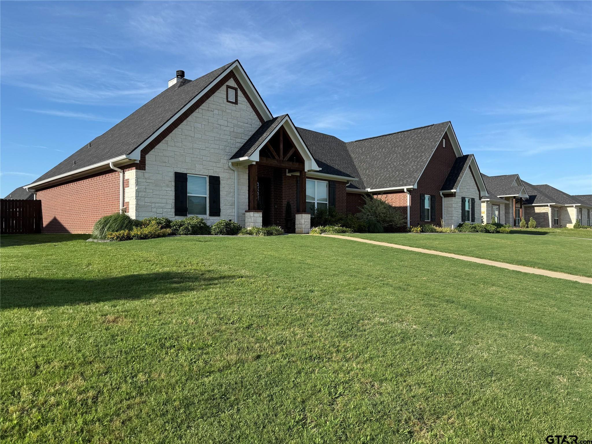 1003 Stone Bridge St