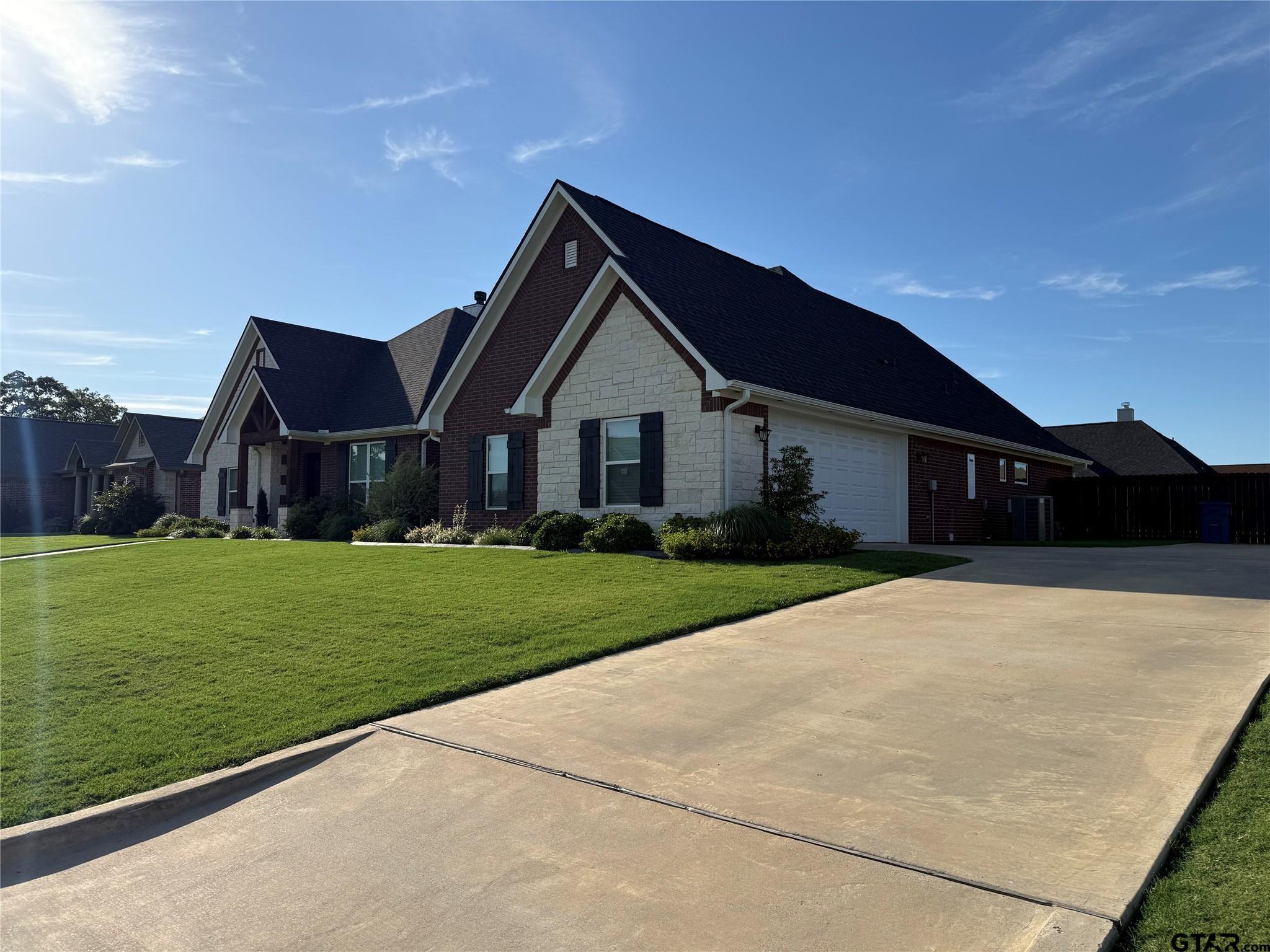 1003 Stone Bridge St