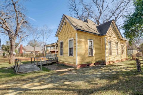 816 Louisiana St. Palestine TX 75801