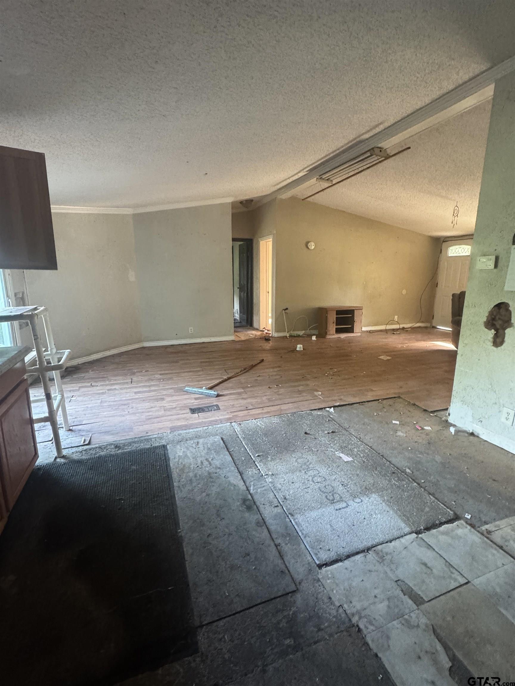 16401 Janan Dr.
