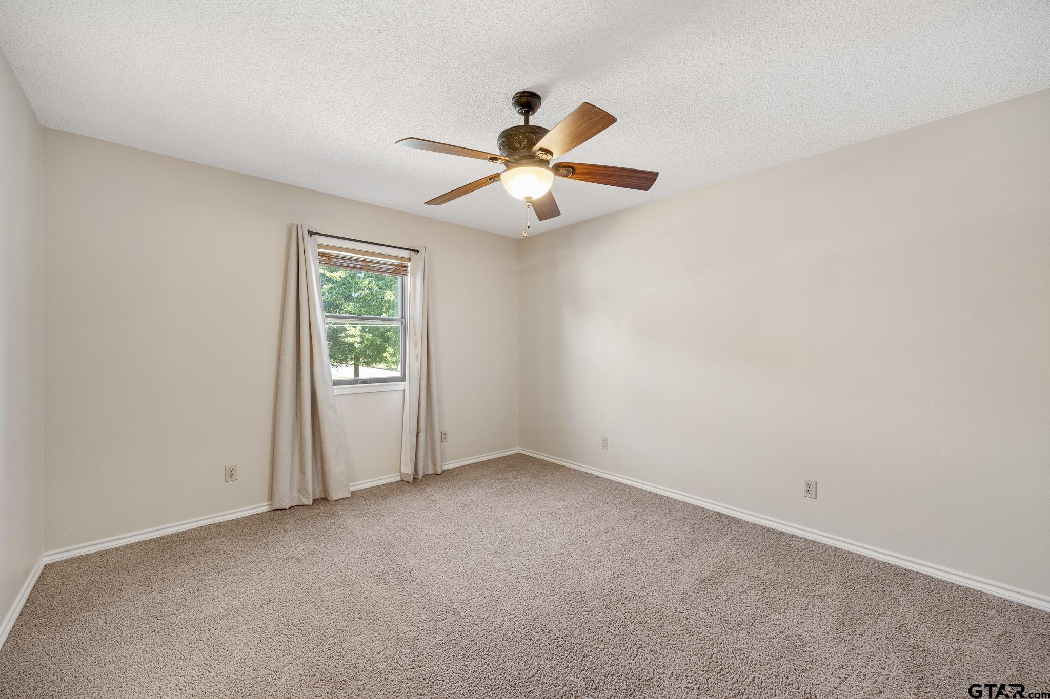 Tyler, Texas 75701, United States, 3 Bedrooms Bedrooms, ,3 BathroomsBathrooms,Residential,Active,31930