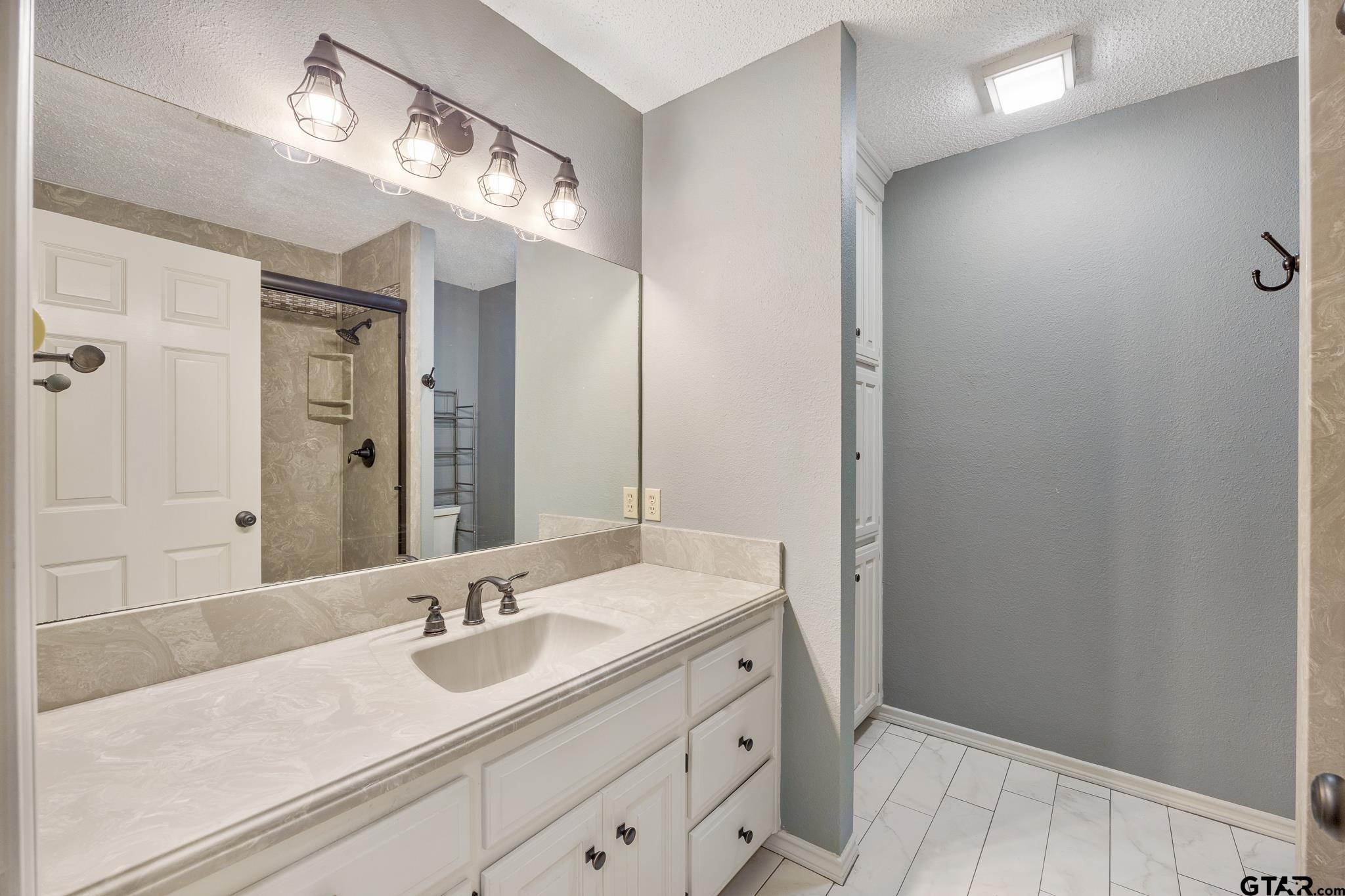 Tyler, Texas 75701, United States, 3 Bedrooms Bedrooms, ,3 BathroomsBathrooms,Residential,Active,31930