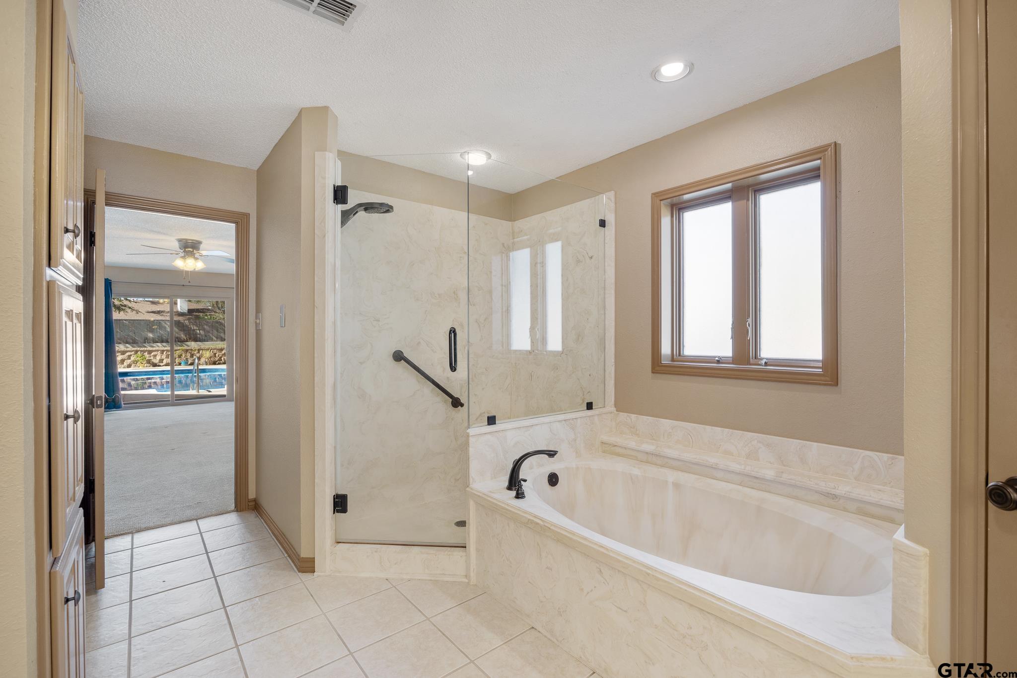 Tyler, Texas 75701, United States, 3 Bedrooms Bedrooms, ,3 BathroomsBathrooms,Residential,Active,31930