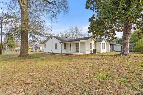 411 N College St Lindale TX 75771