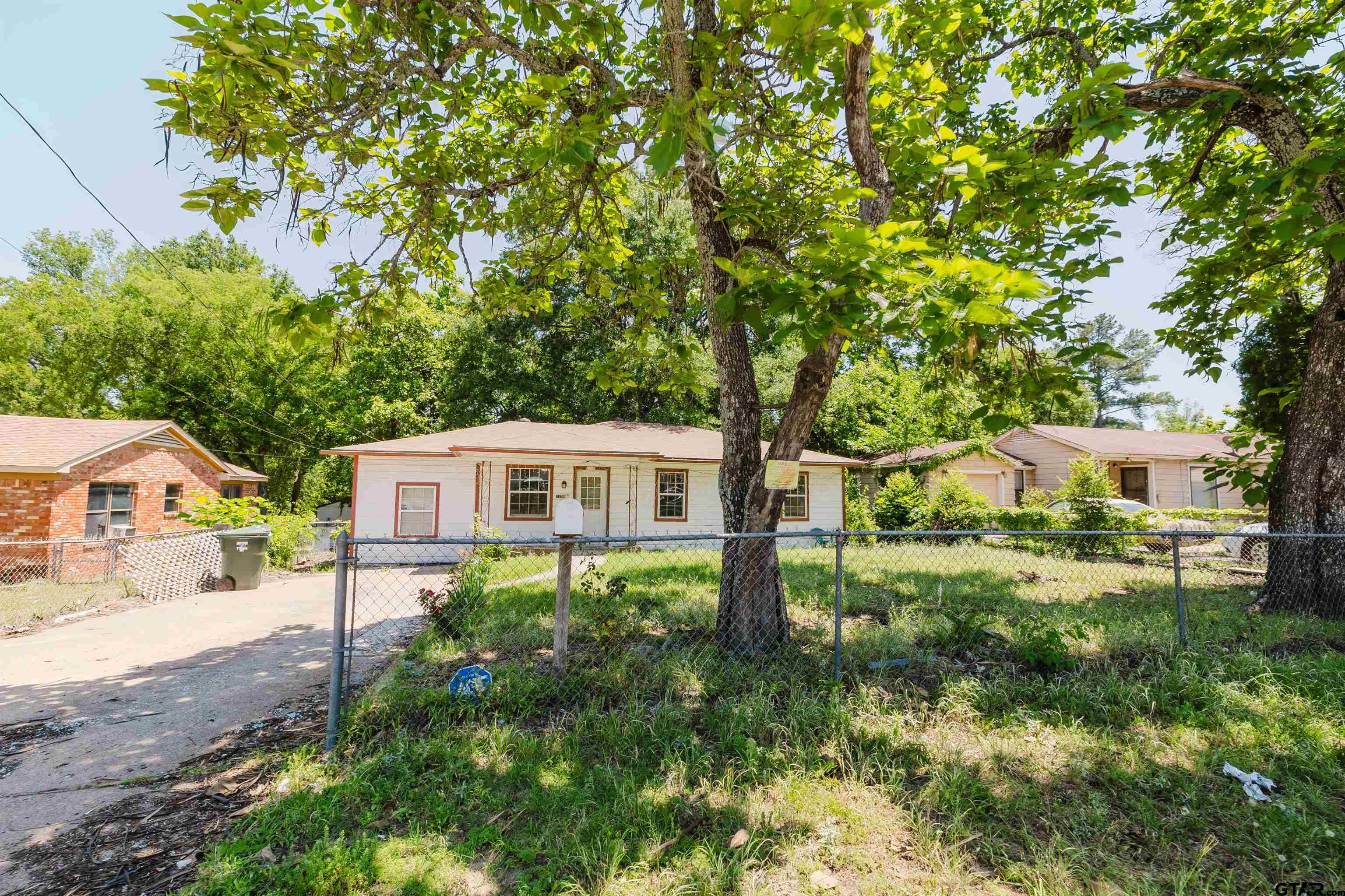 1208 S Academy