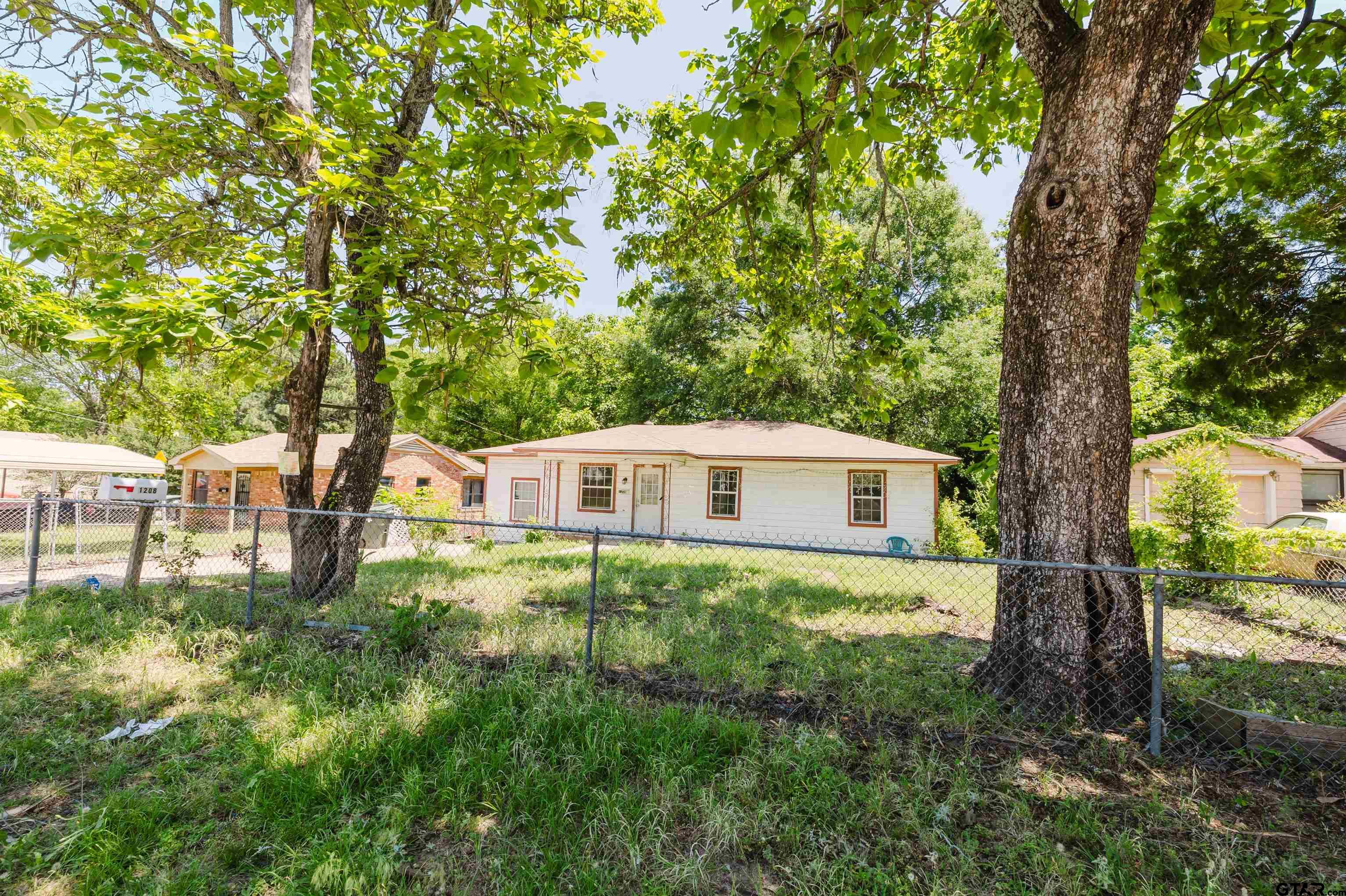 1208 S Academy