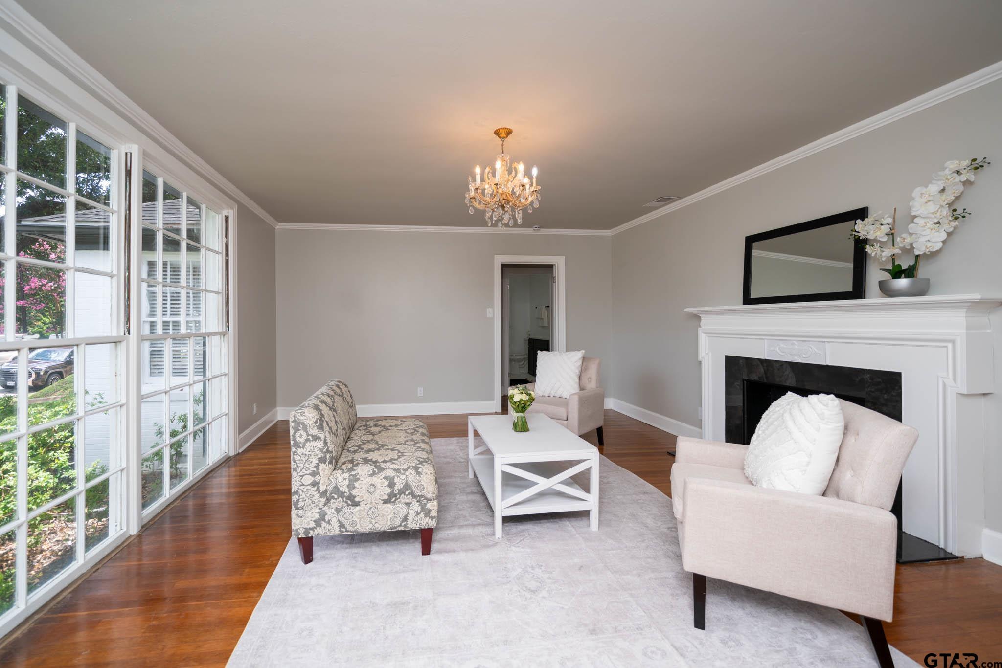1427 S Wall Ave