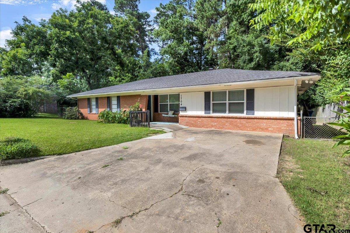1704 Oakwood Drive