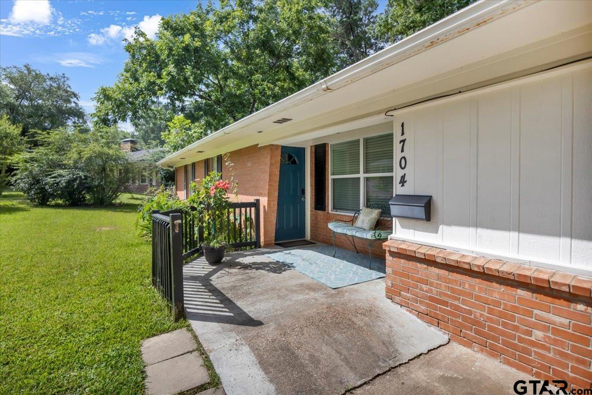 1704 Oakwood Drive