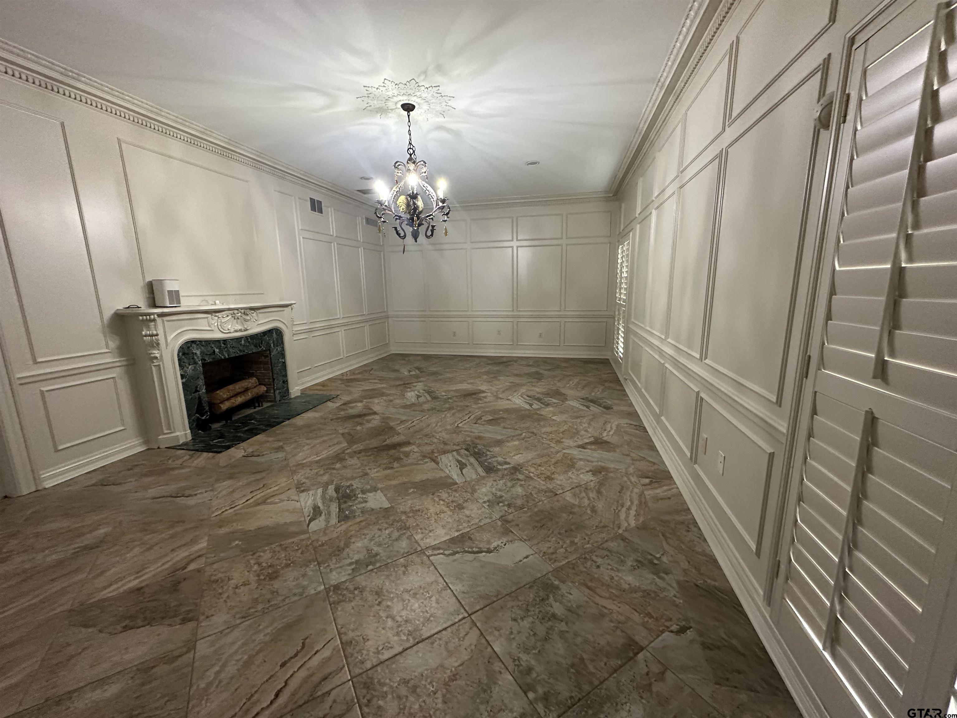 1212 Hillcrest
