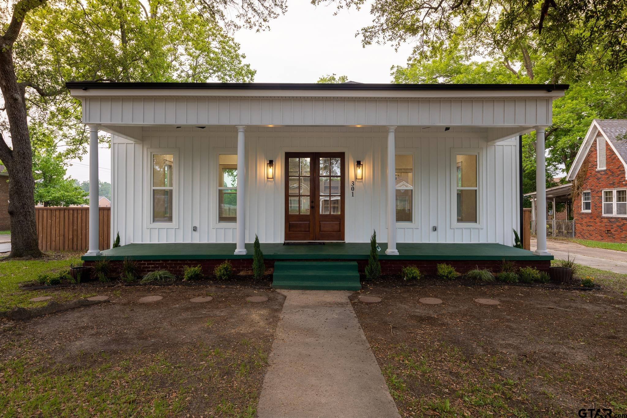 301 E Henderson