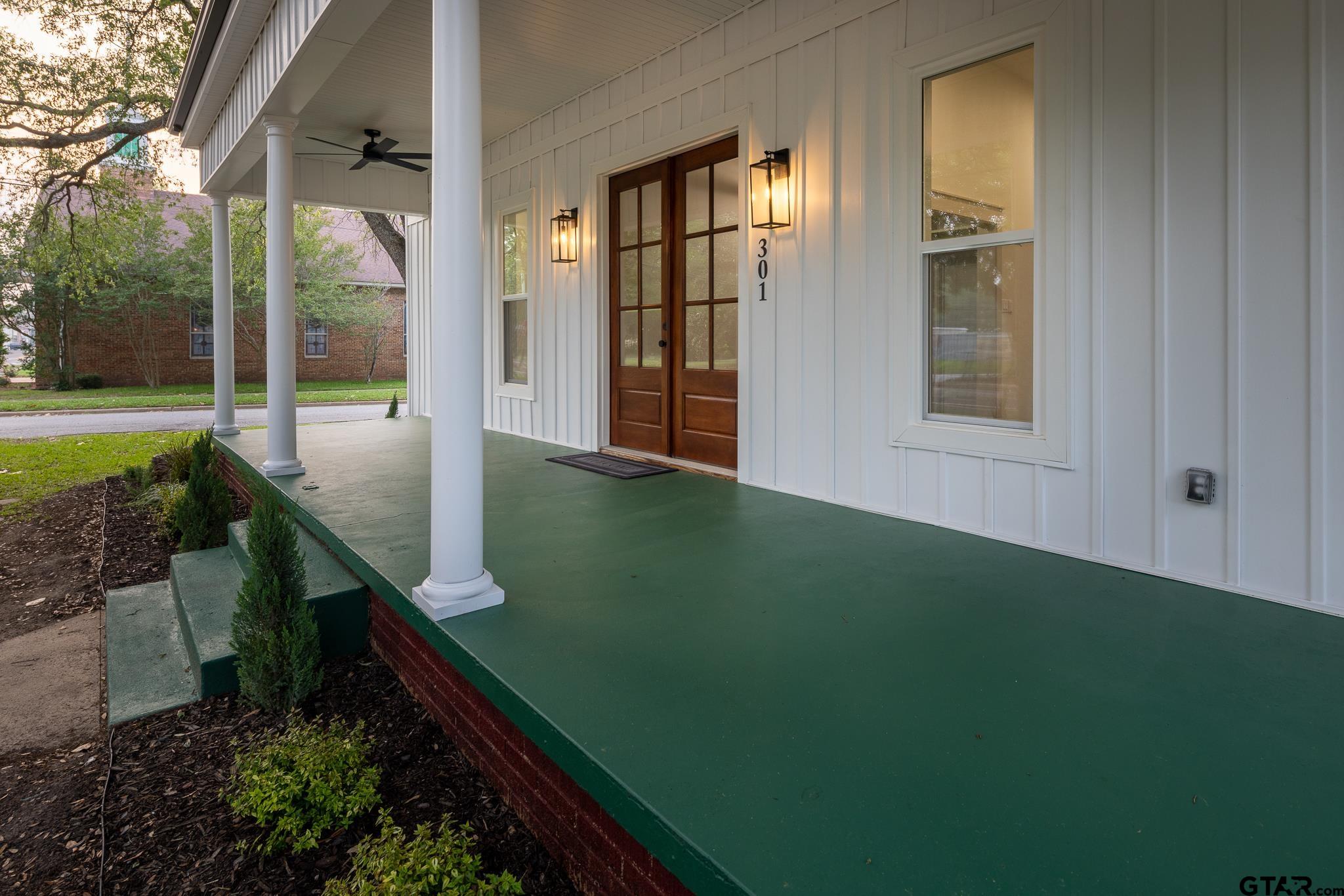 301 E Henderson