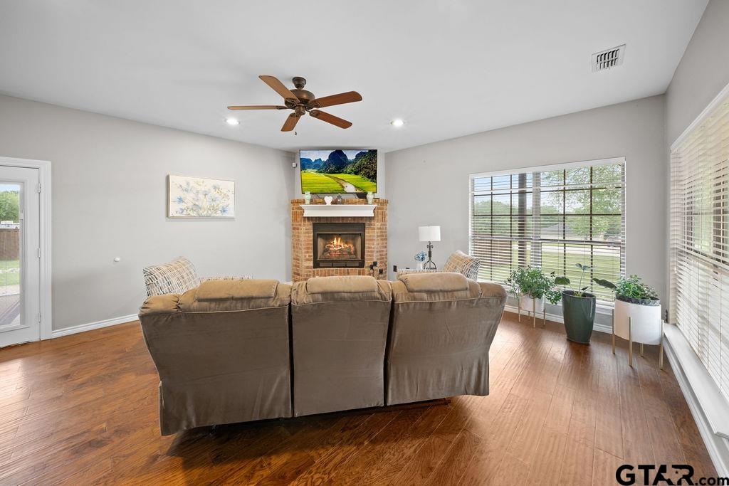 11906 Meadow Creek Dr.