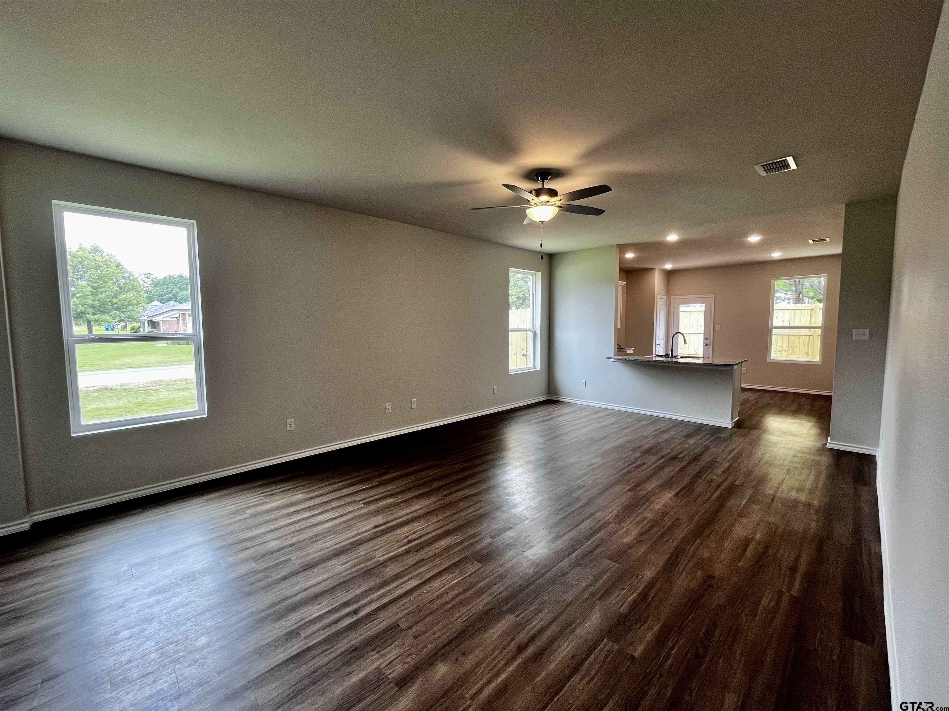 609 Park Central