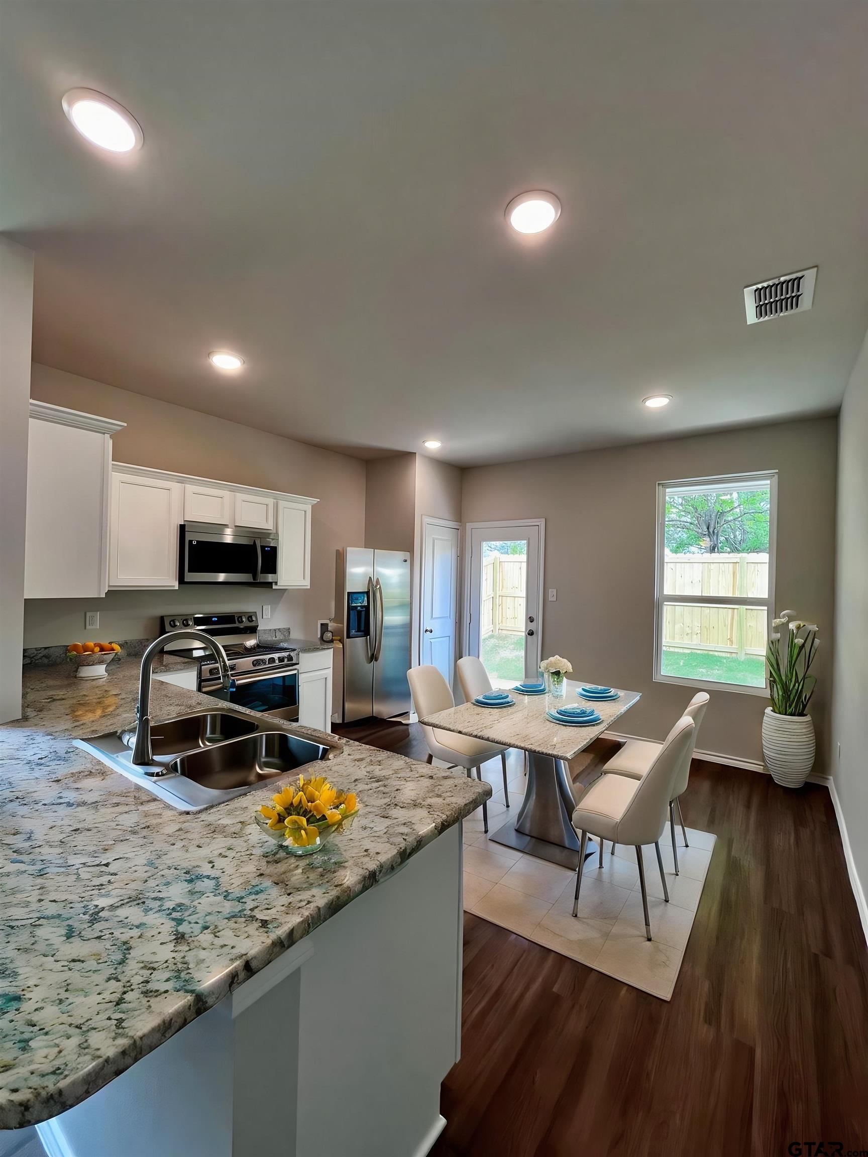 609 Park Central