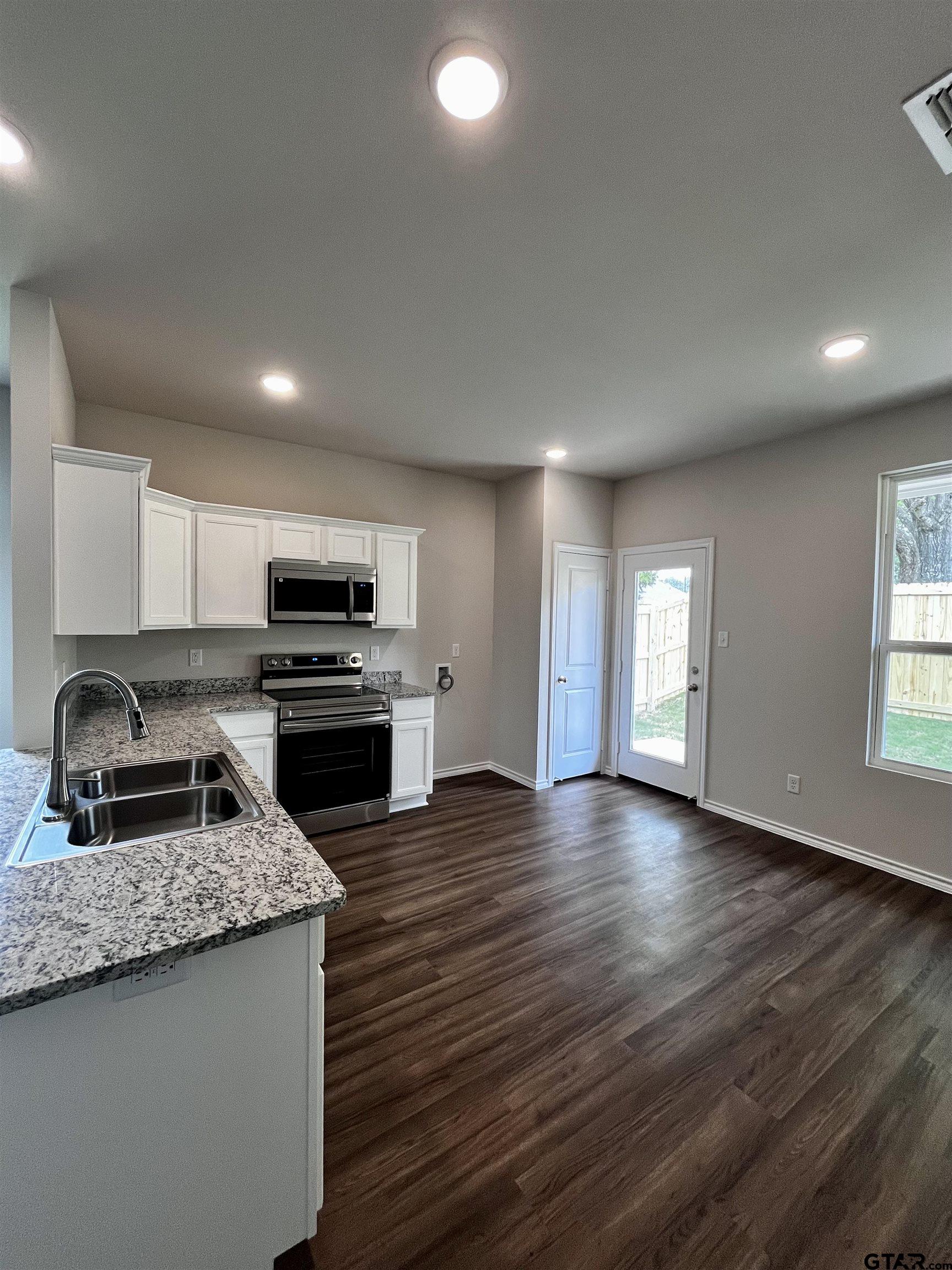609 Park Central