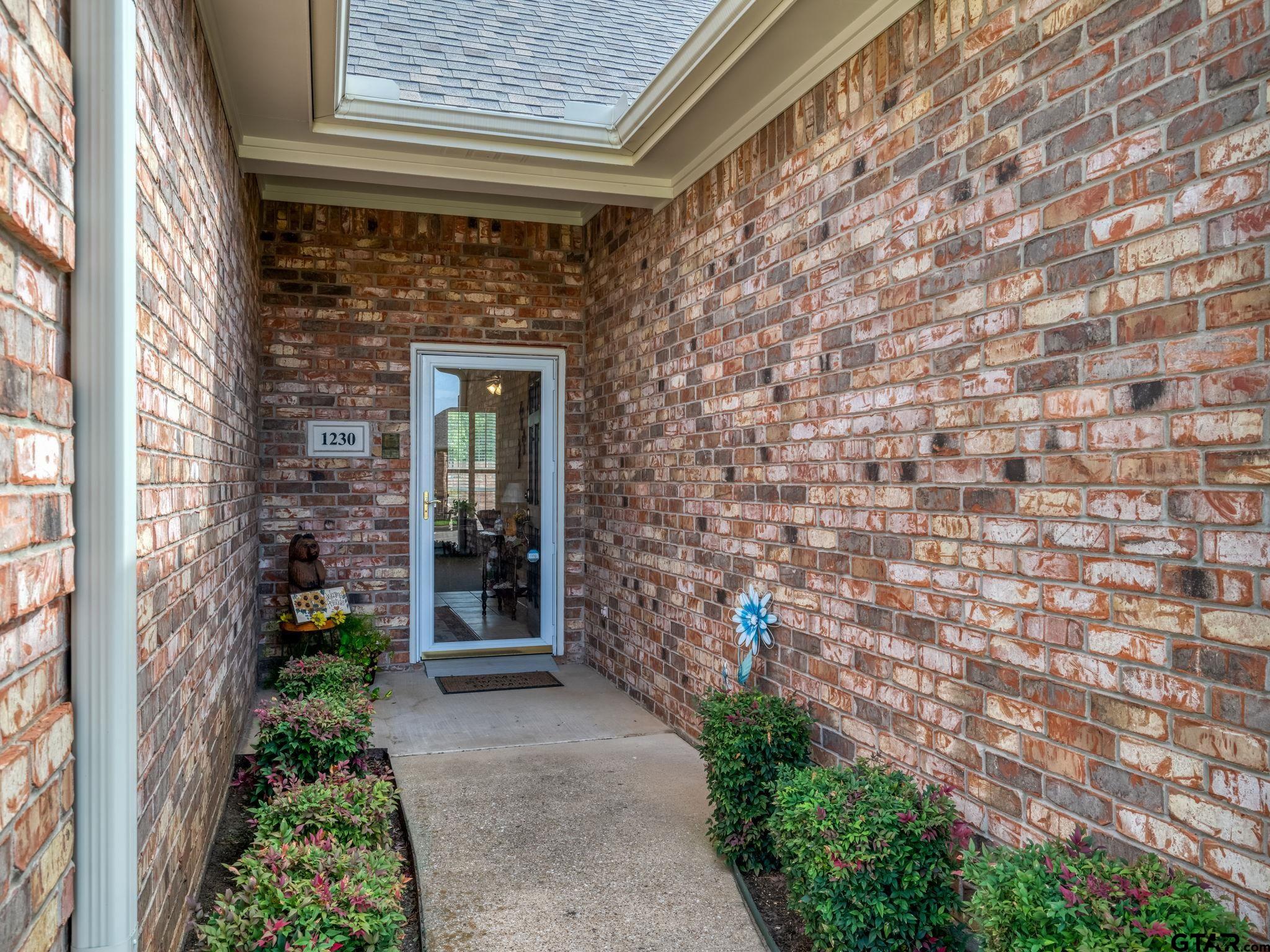 1230 Quinby Lane