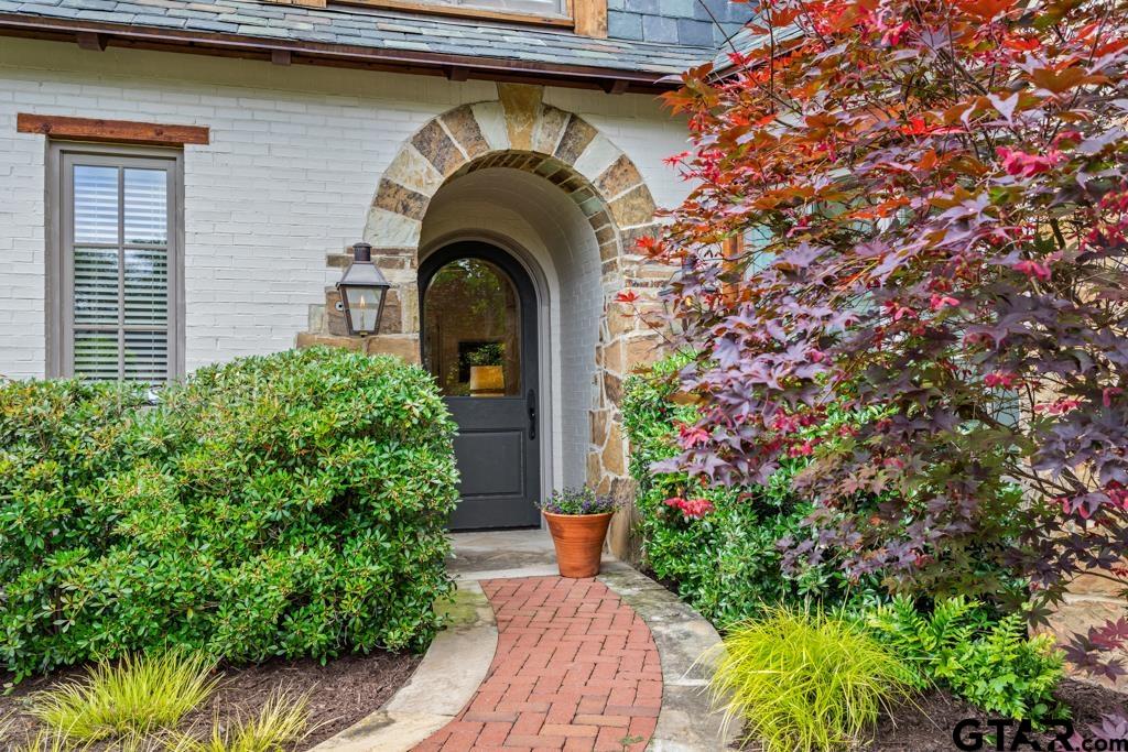 2323 S Chilton Avenue