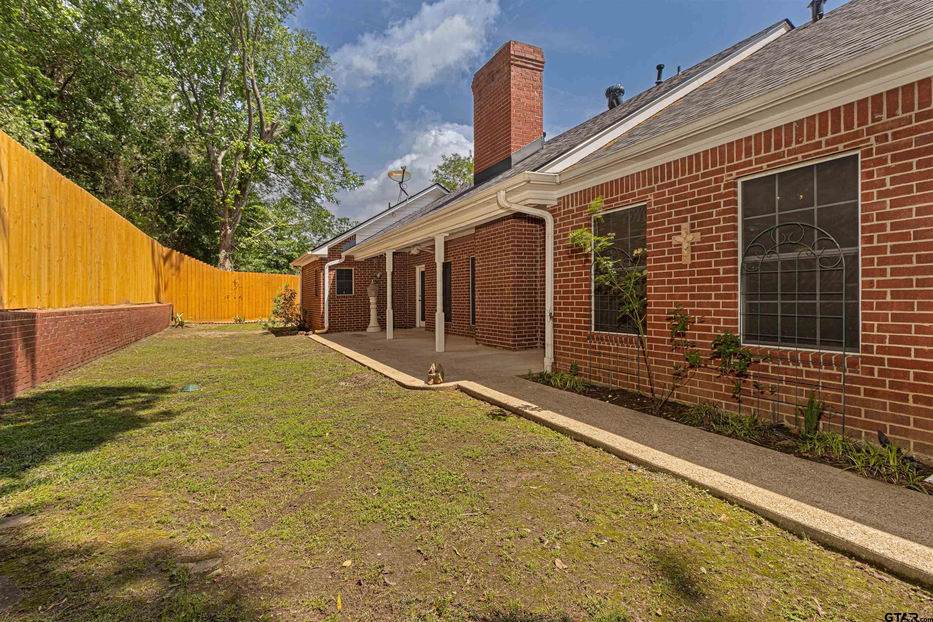 303 Canterbury Ct