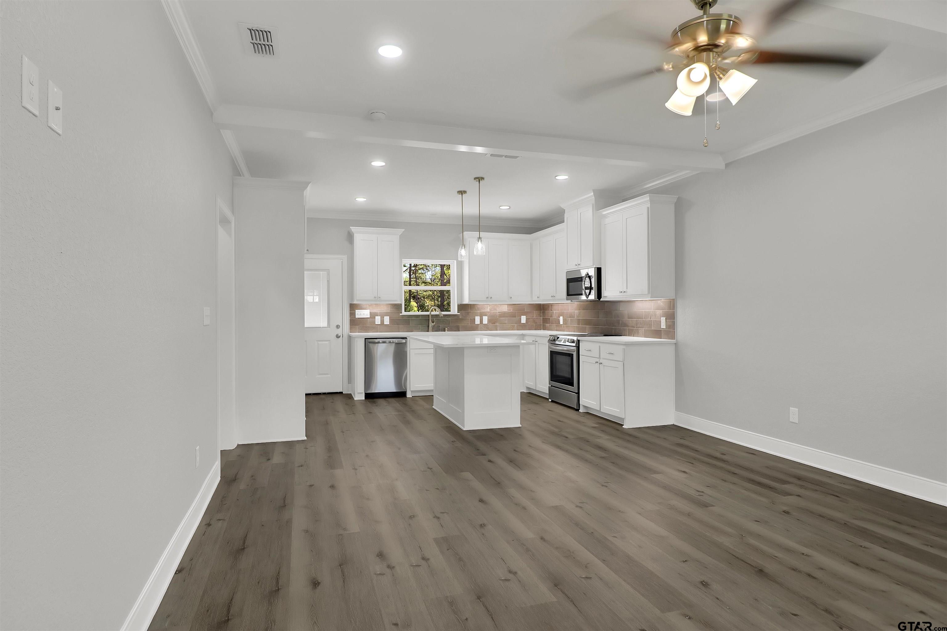 614 N COMMERCE