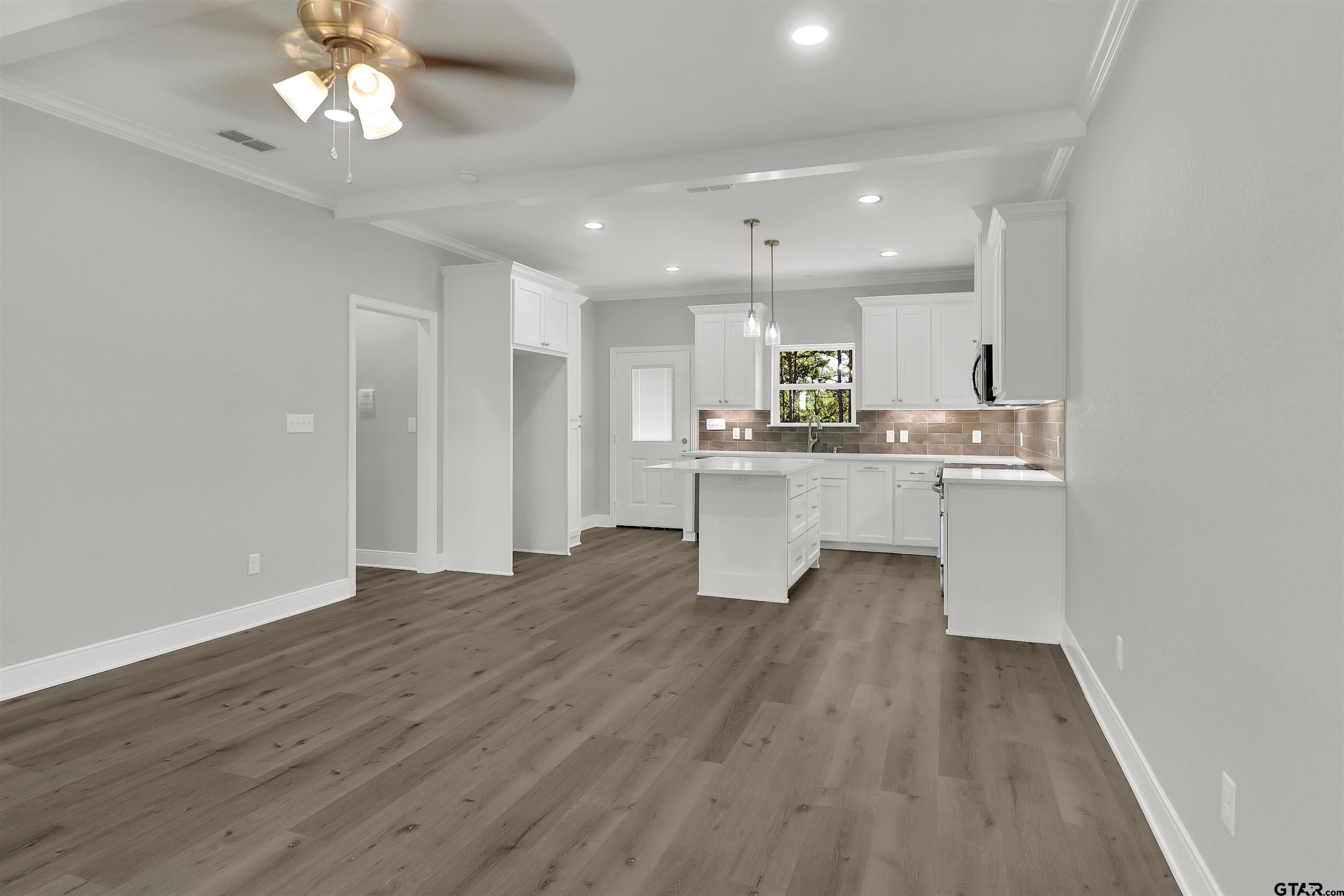614 N COMMERCE