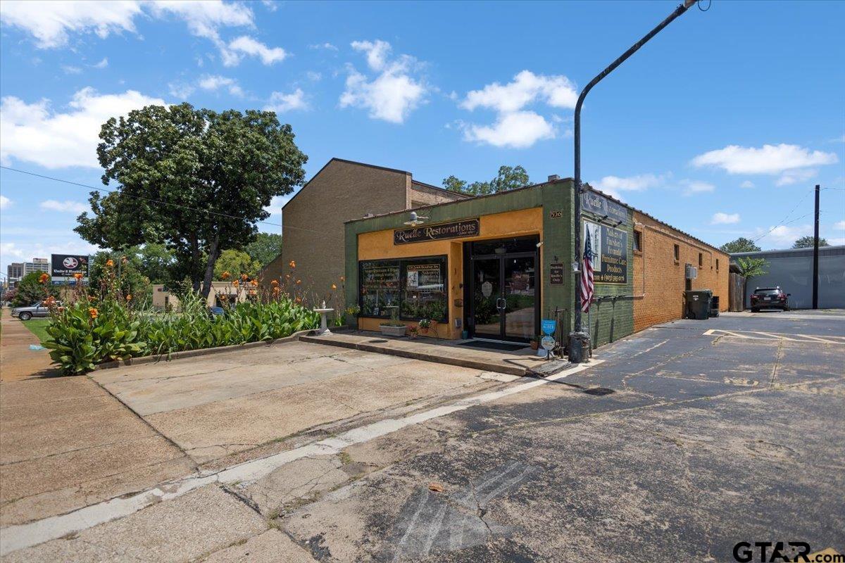528 S Broadway Avenue