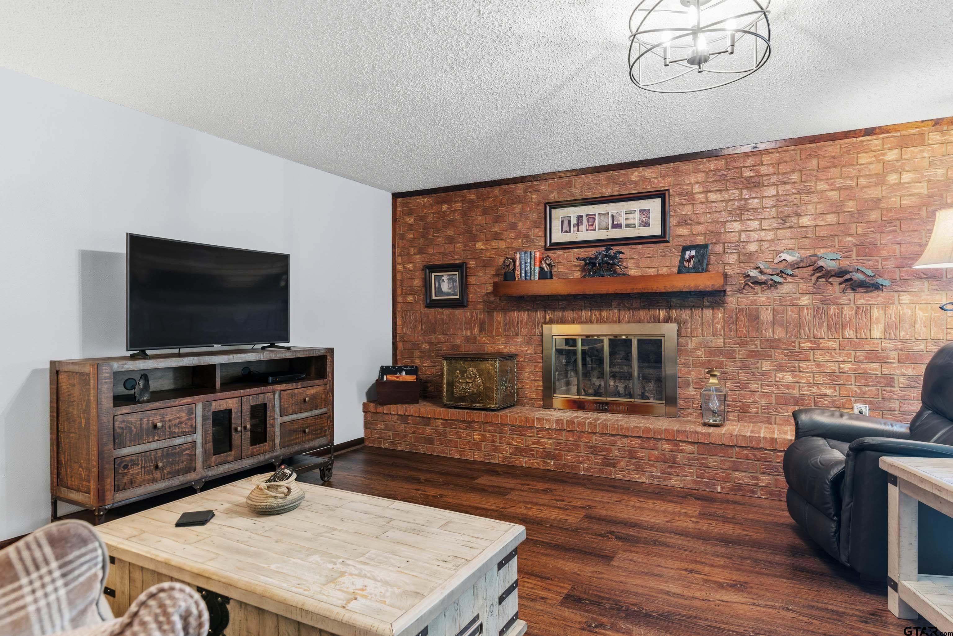1137 Old Hwy 80
