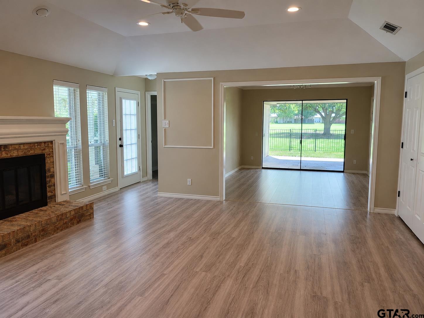 2806 Laurel Oak Dr