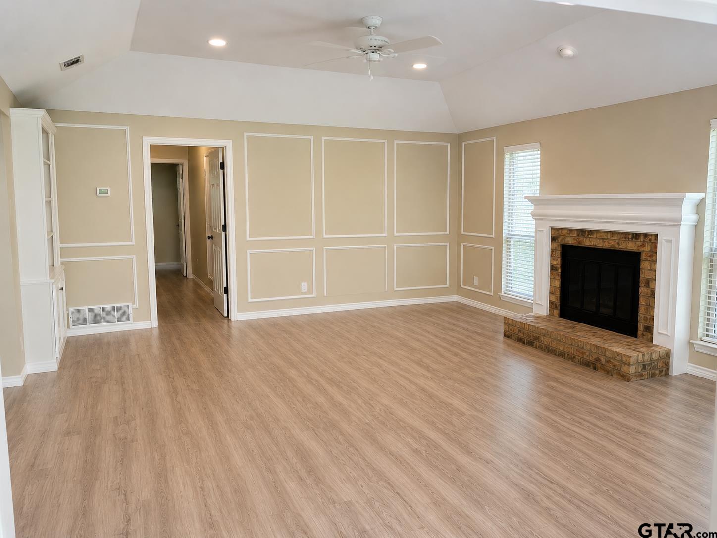 2806 Laurel Oak Dr