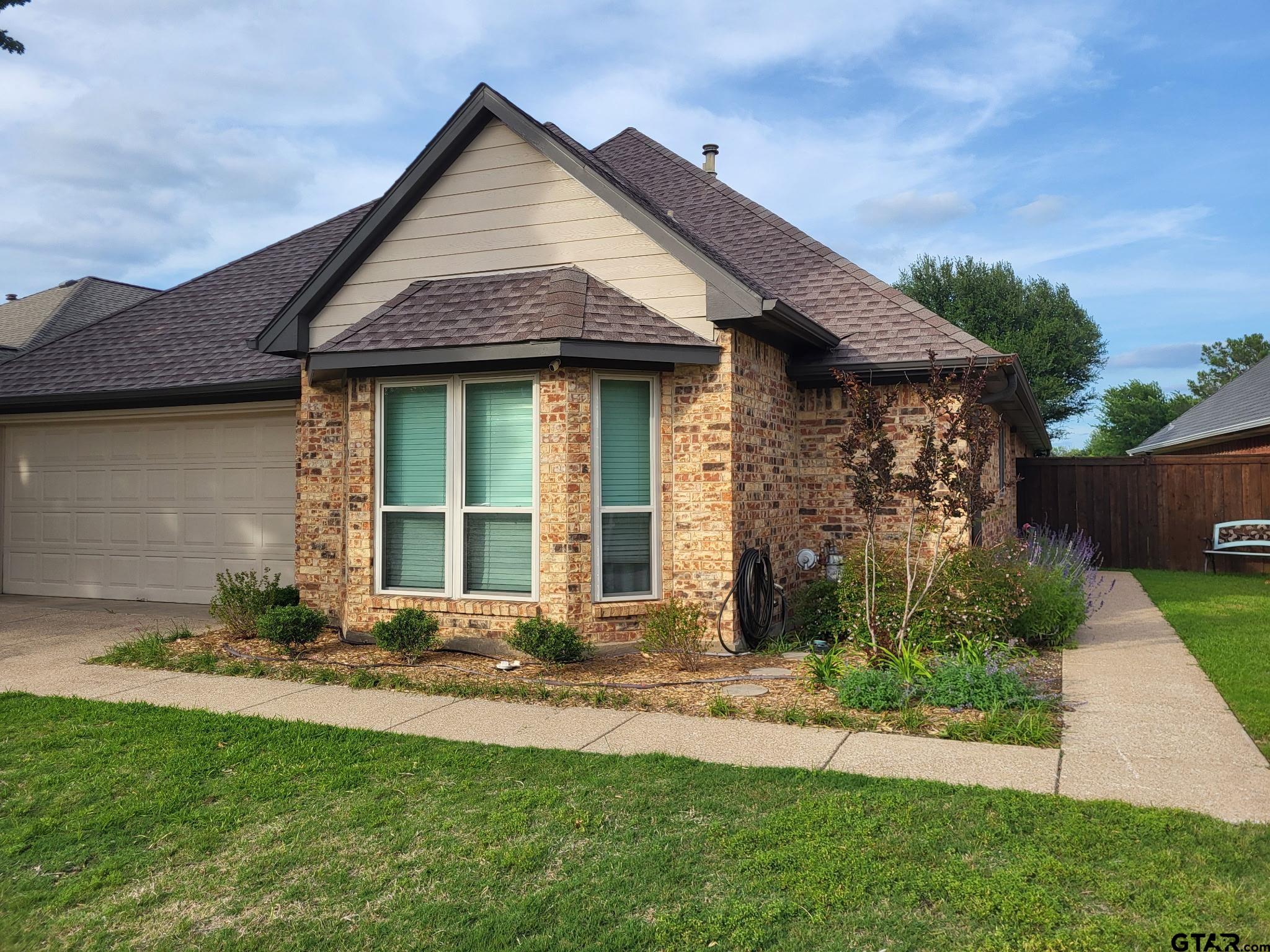 2806 Laurel Oak Dr