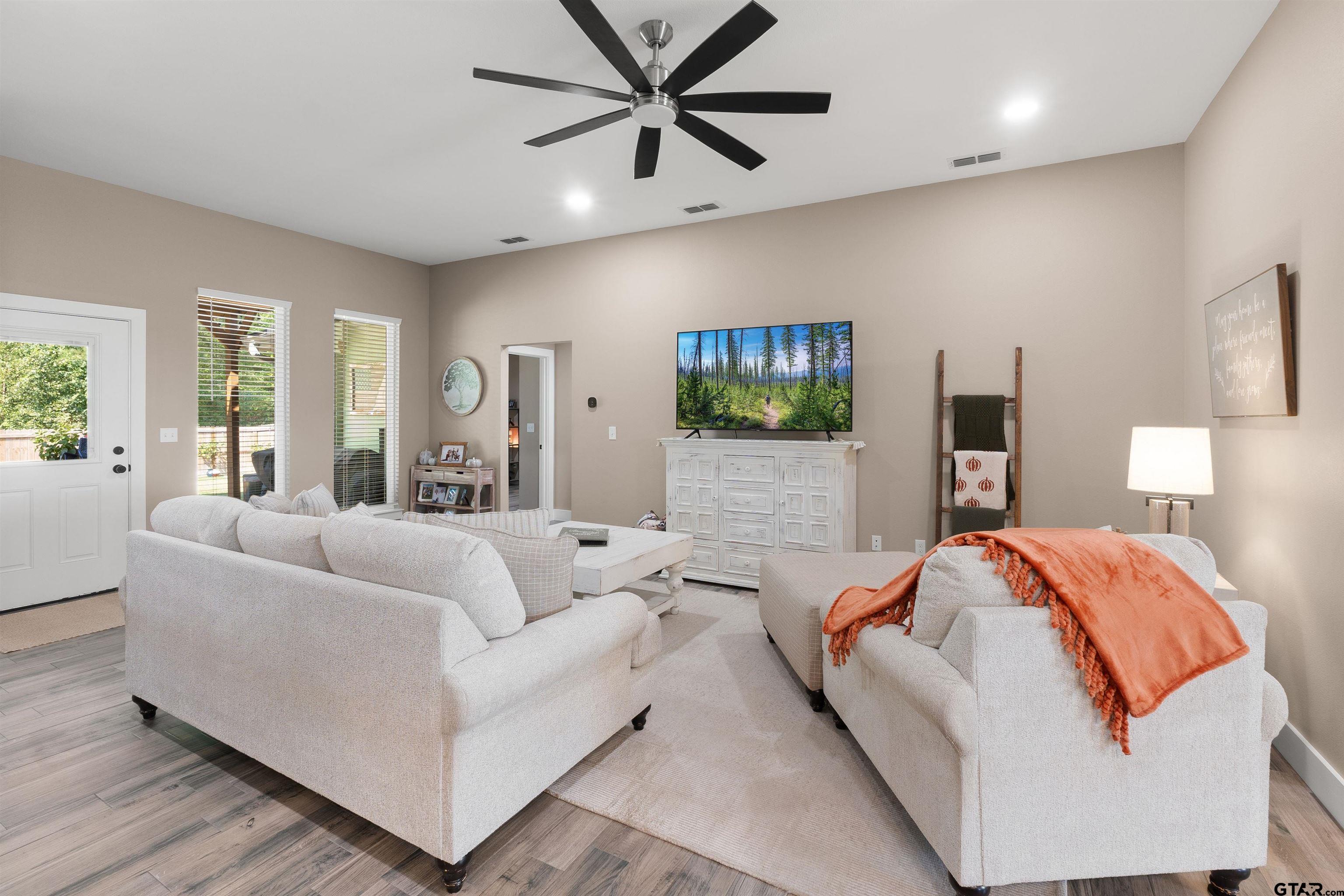 16210 Crossing Circle