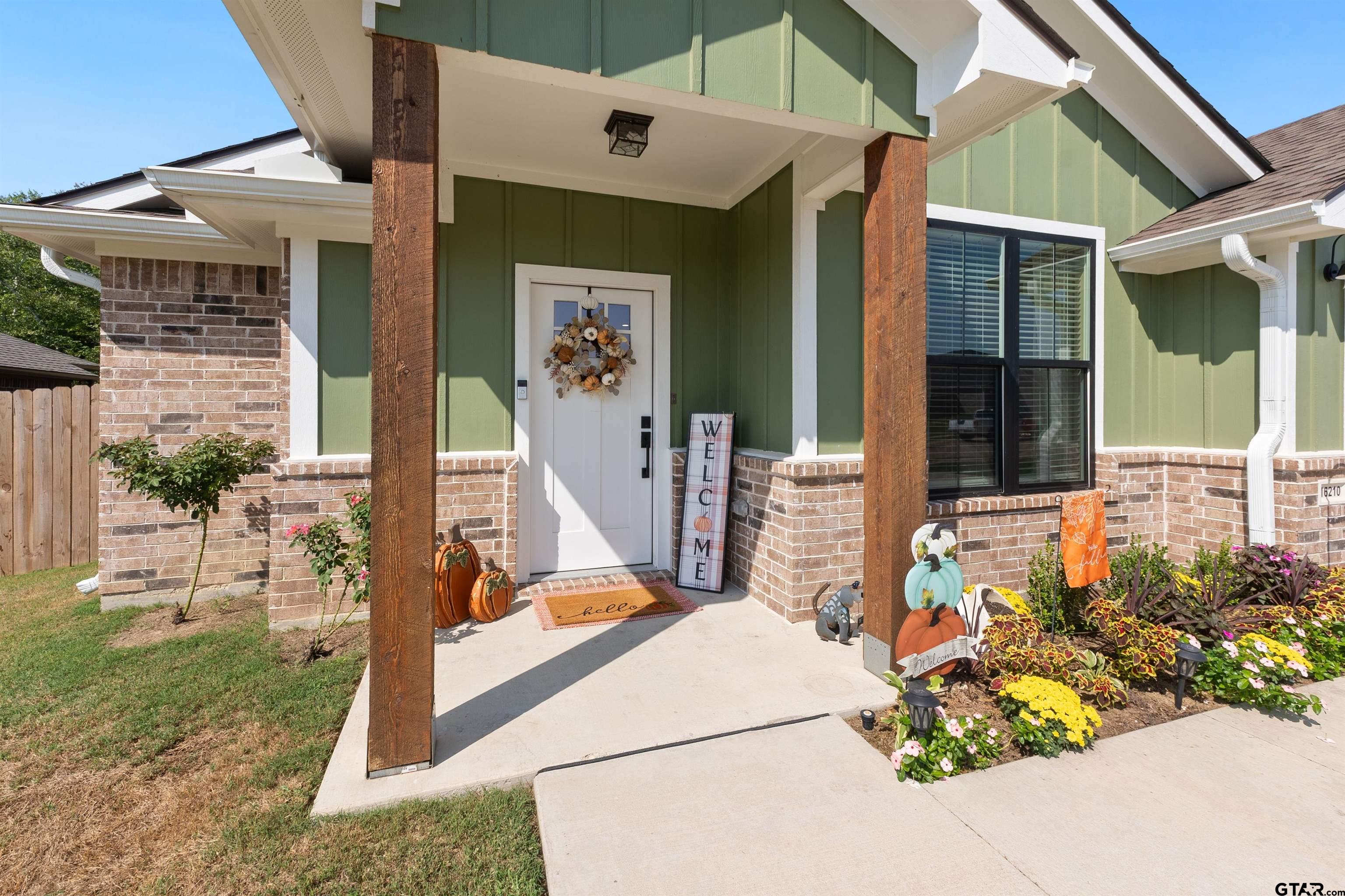 16210 Crossing Circle